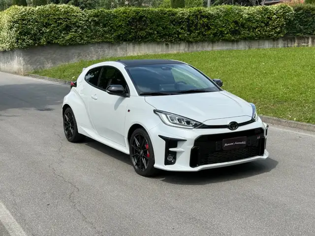 Toyota Yaris view 12