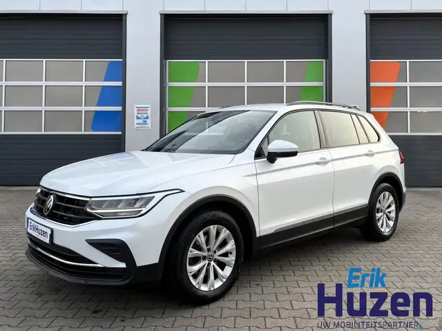 Volkswagen Tiguan LIFE / Carplay / Multimedia / Trekhaak / Adaptive