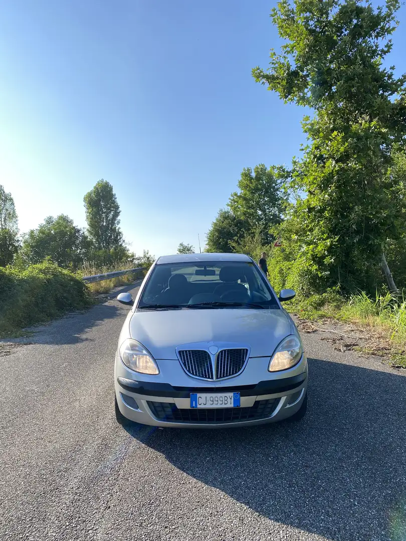 Lancia Ypsilon 1.2 8v MomoDesign - 2