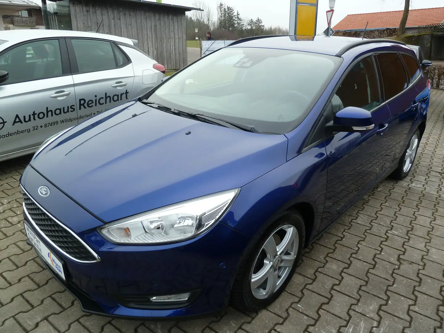 Ford Focus Focus Turnier 1.0 EcoBoost AHK Navi 8-fach Blau - 2