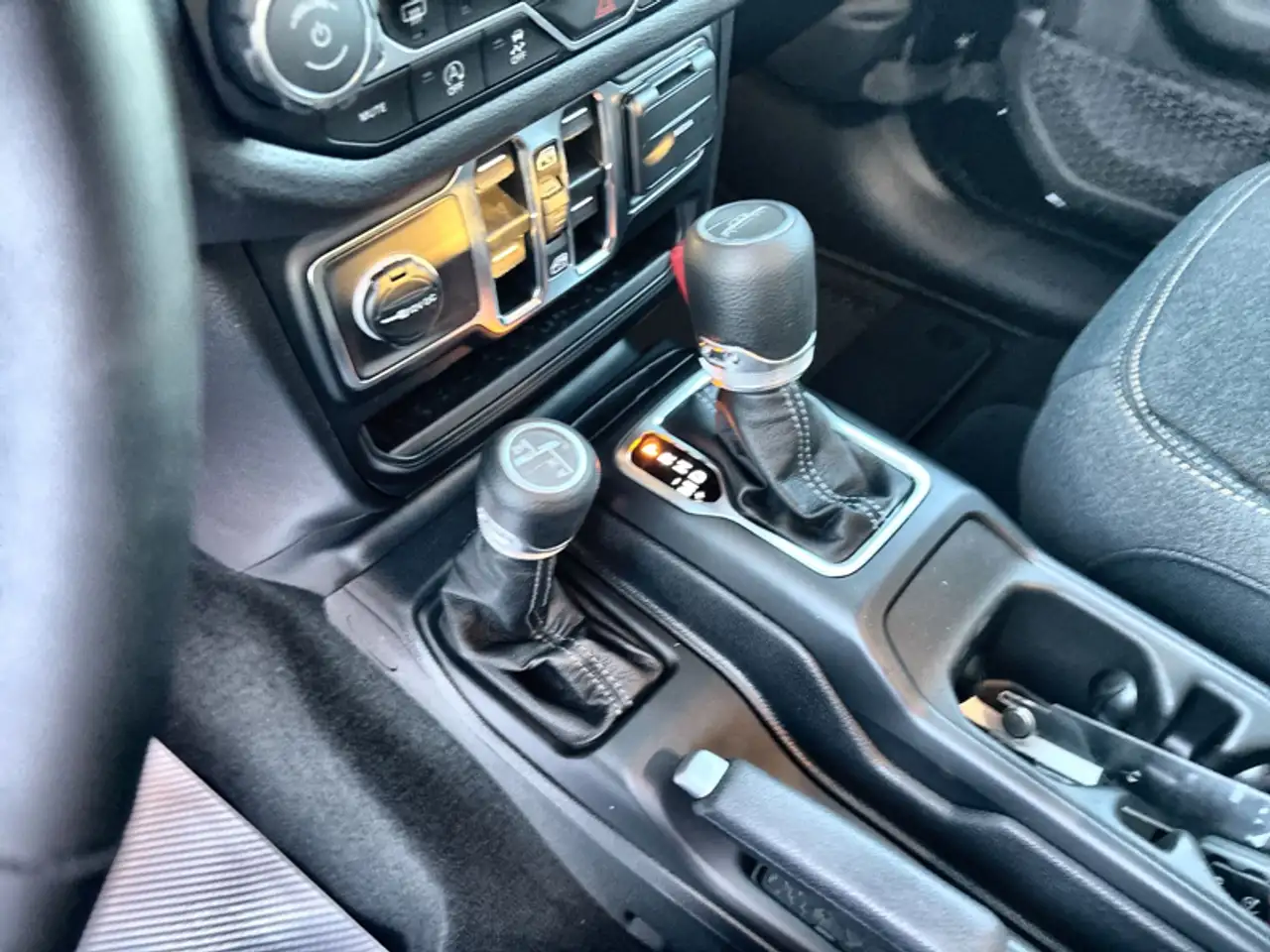 Jeep Gladiator снимка Jeep Gladiator