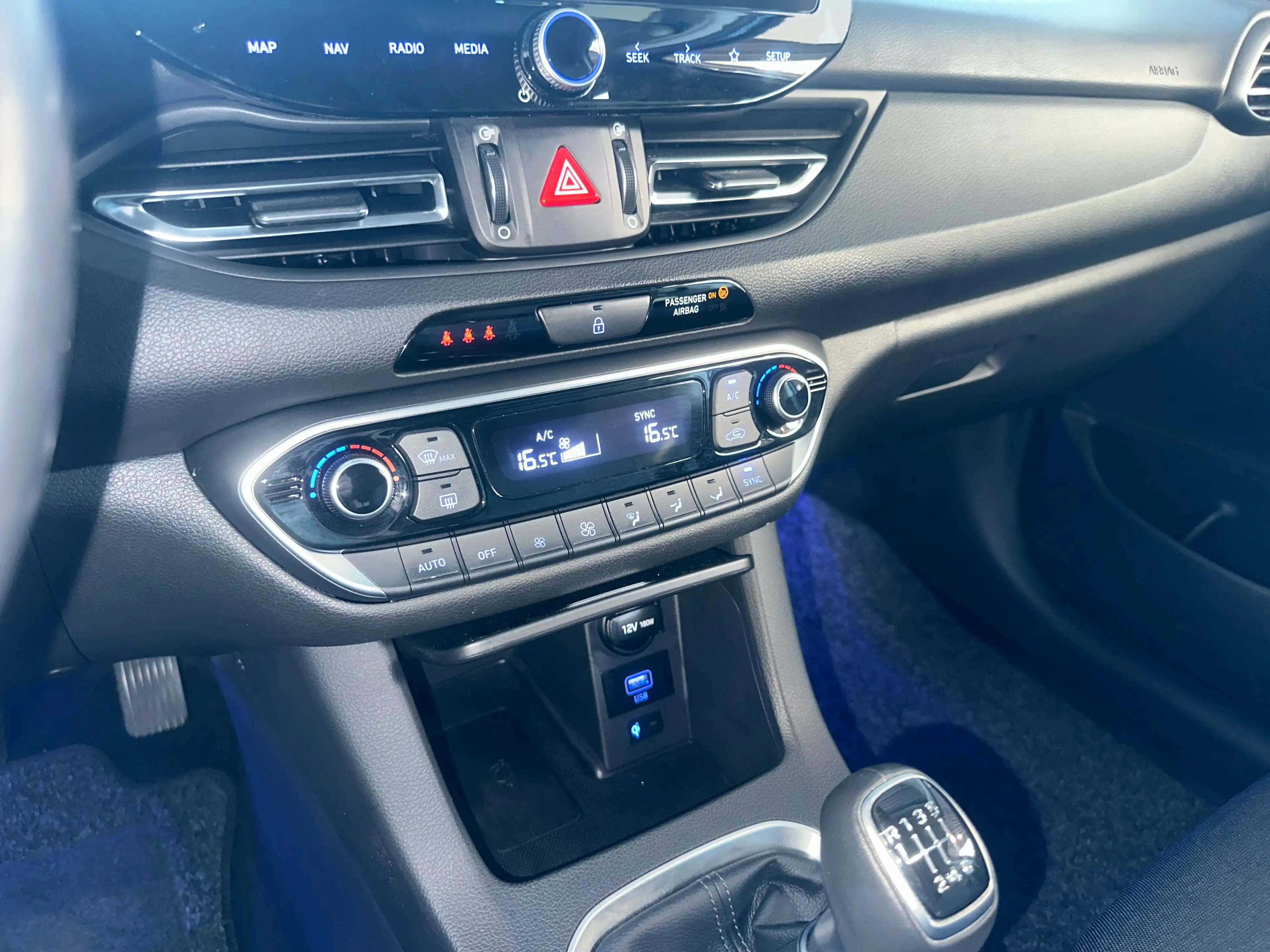 Hyundai i30 1.5 T-GDI Prime 159PS Navi Carplay Kamera Winter — photo 13