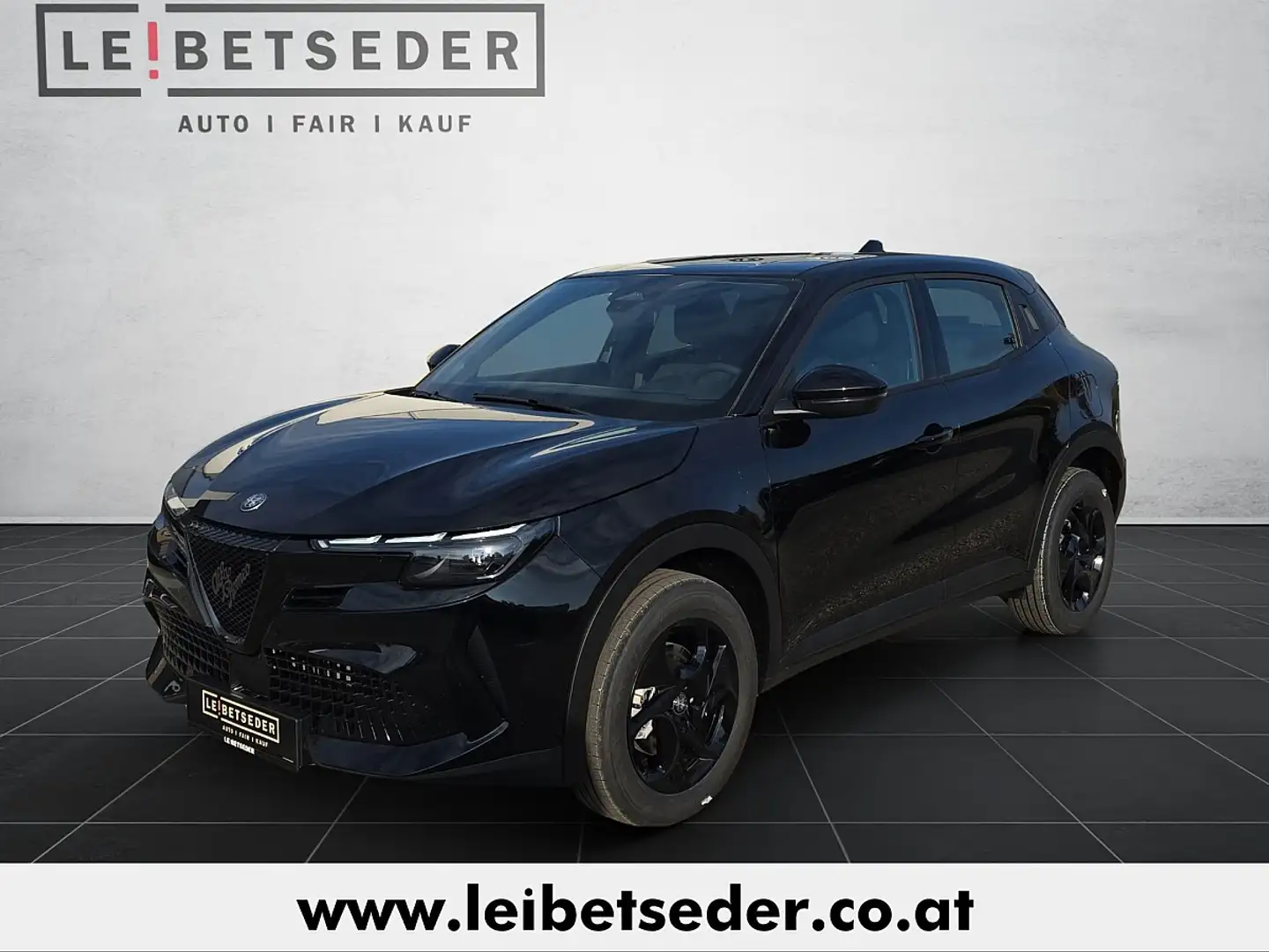 Alfa Romeo Junior Ibrida  1.2 MHEV e-DCT6 Schwarz - 1