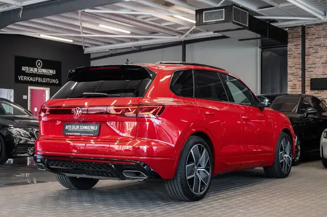 Volkswagen Touareg view 7