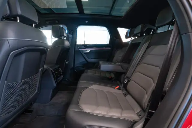 Volkswagen Touareg view 14