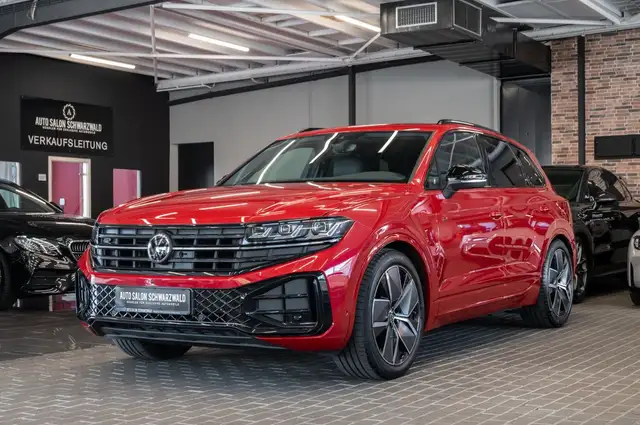 Volkswagen Touareg view 2