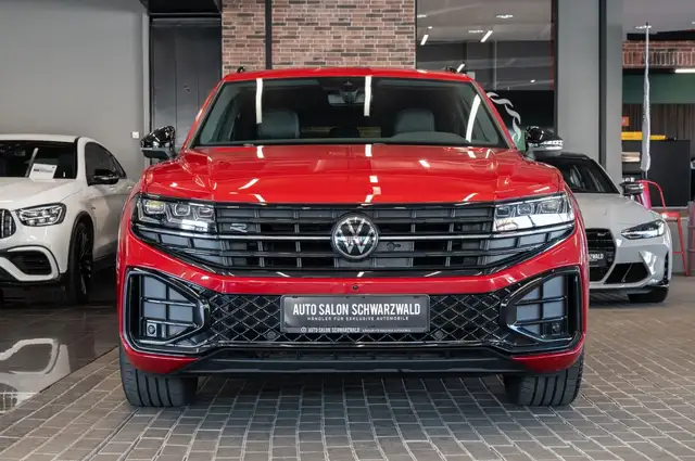 Volkswagen Touareg view 5