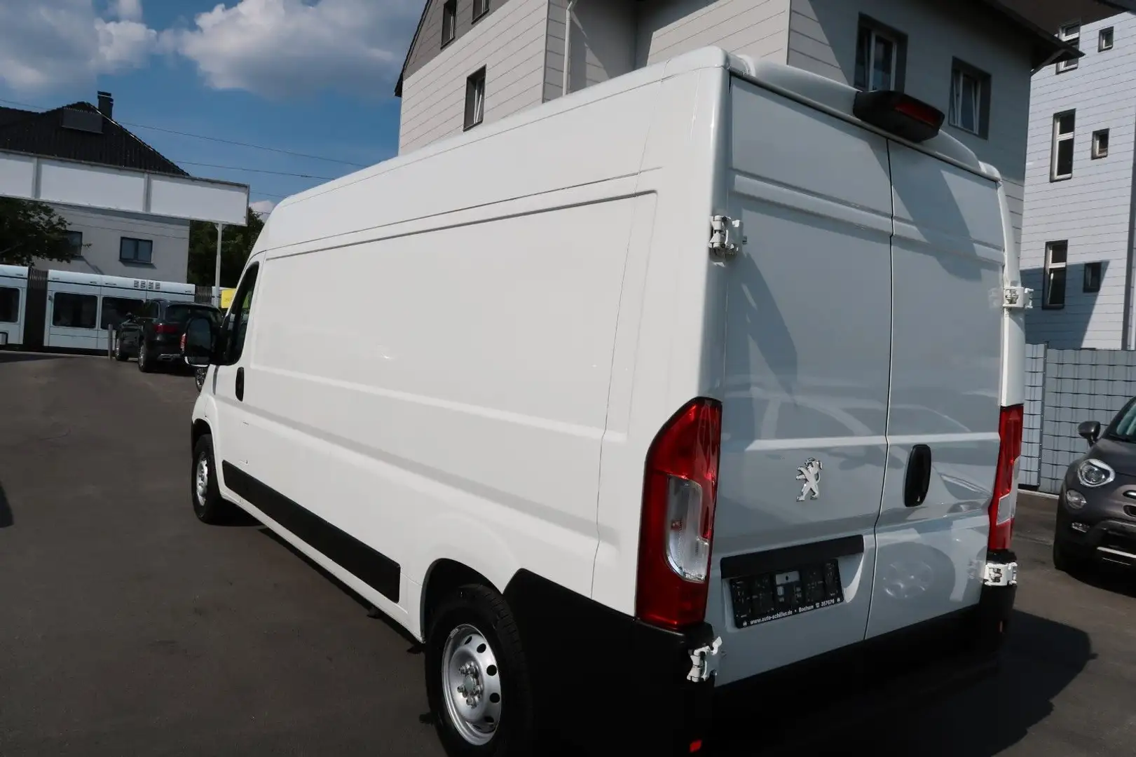 Peugeot Boxer 335 L3H2 Pro BlueHDi 140 S # Navi # Regale Weiß - 2