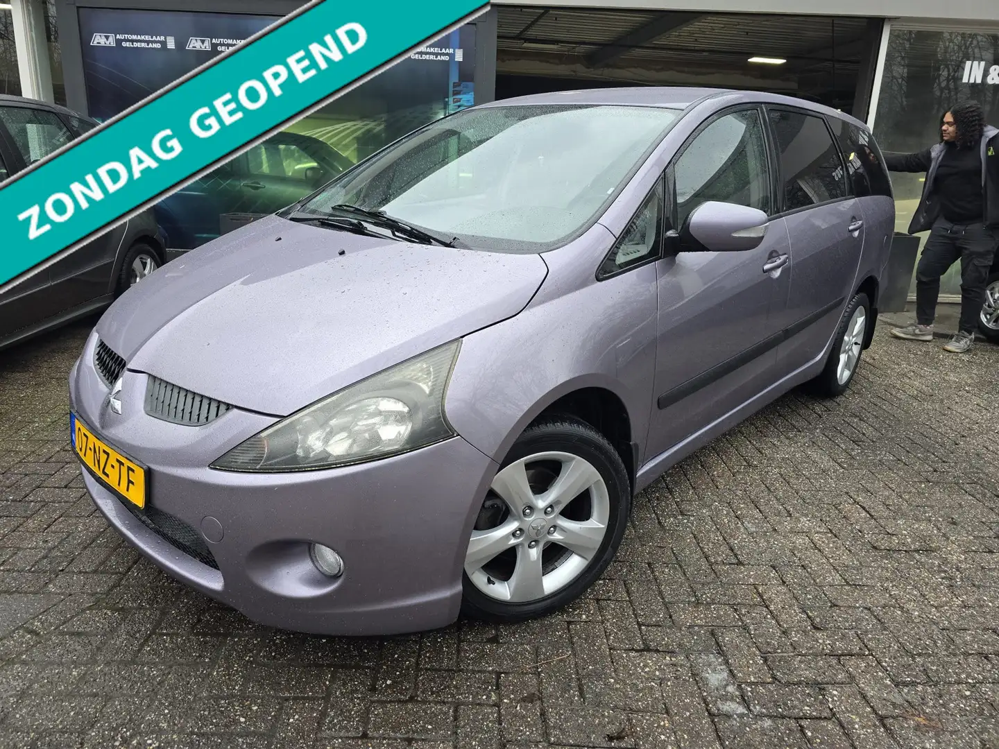 Mitsubishi Grandis 2.4-16V Intense 6p. | NIEUWE APK | AIRCO | LMV | E Rood - 1