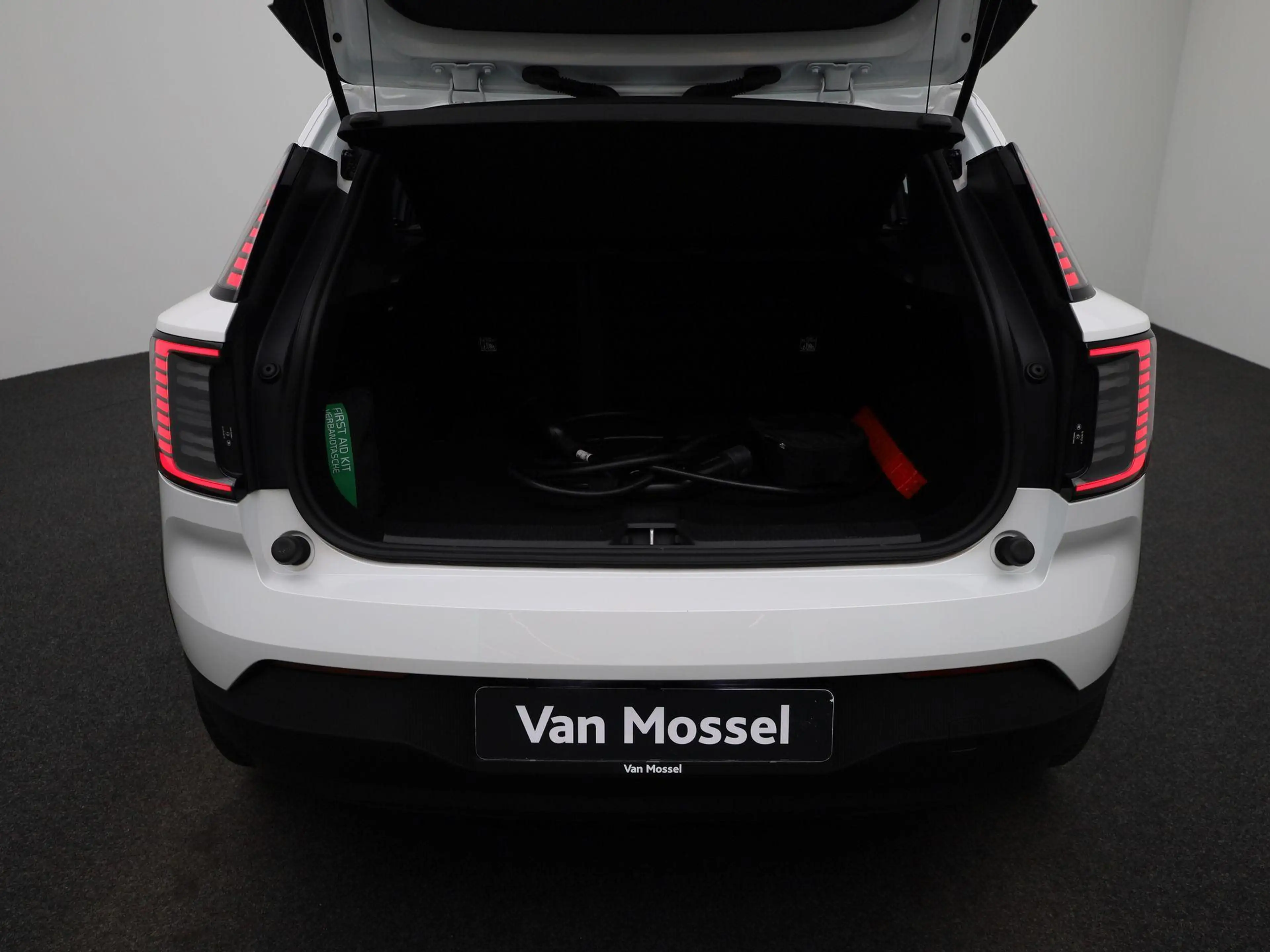 Volvo EX30 P5 Long Range Core | Apple Carplay / Android Auto — photo 13