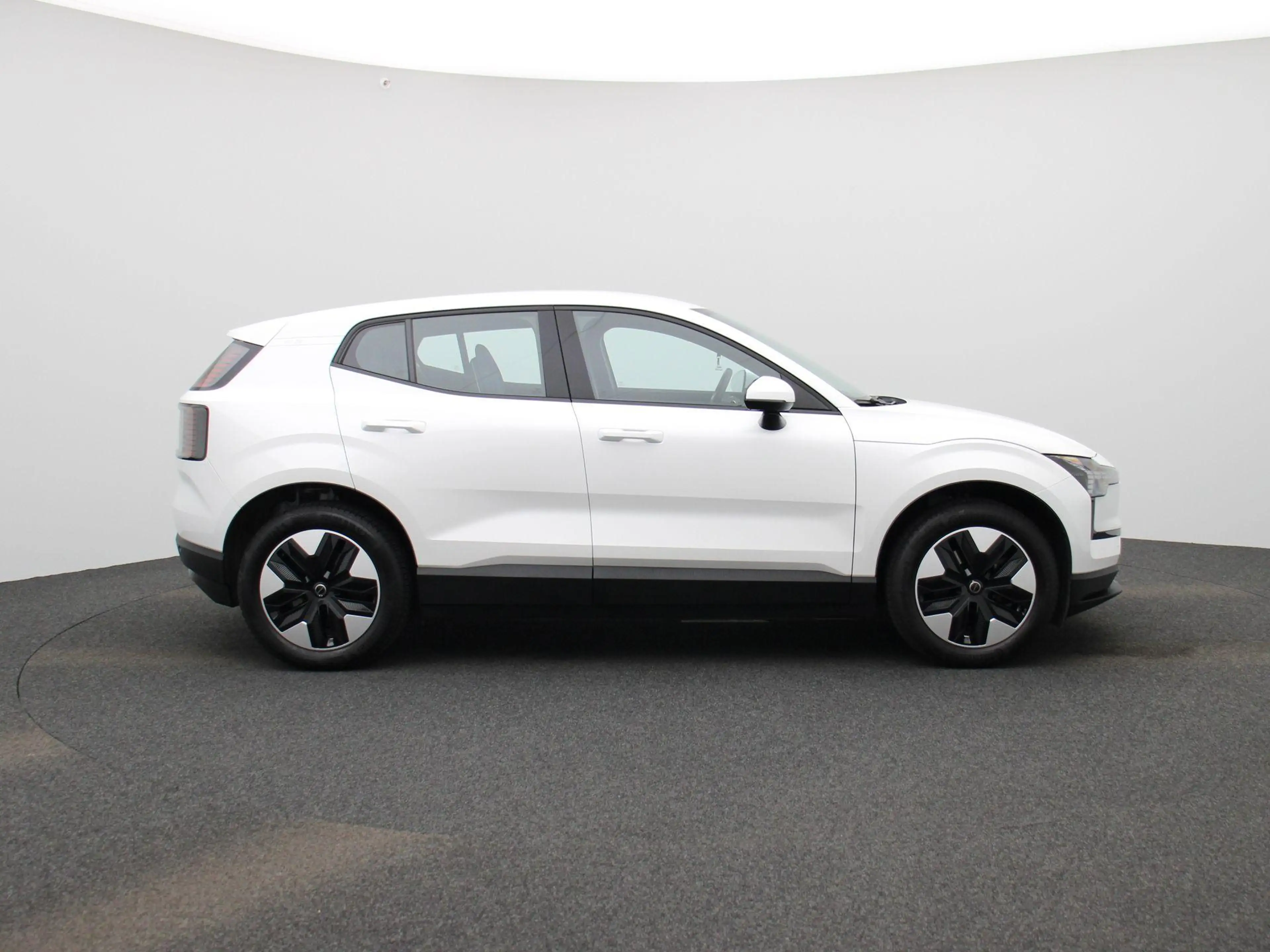Volvo EX30 P5 Long Range Core | Apple Carplay / Android Auto — photo 6