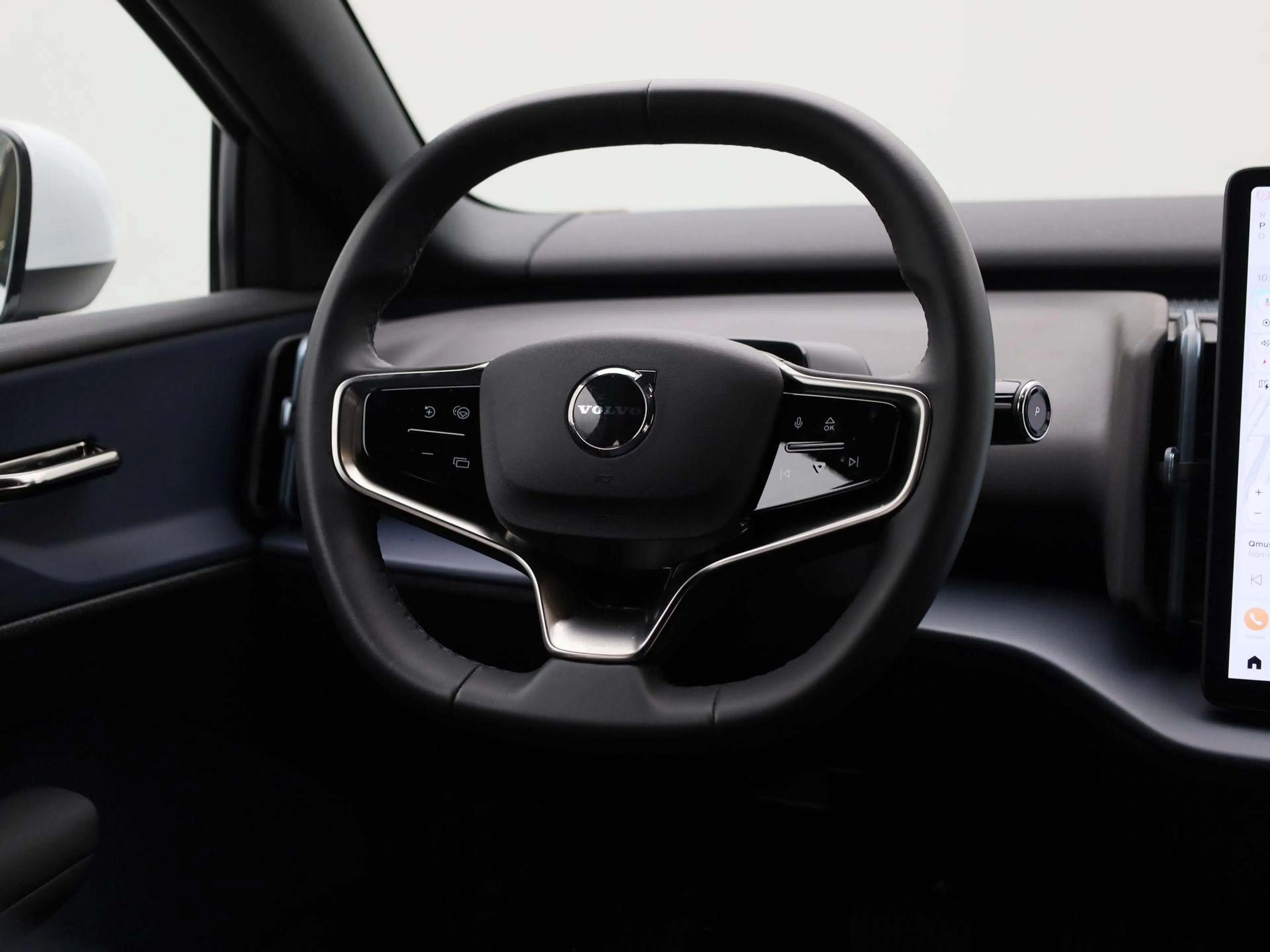 Volvo EX30 P5 Long Range Core | Apple Carplay / Android Auto — photo 10