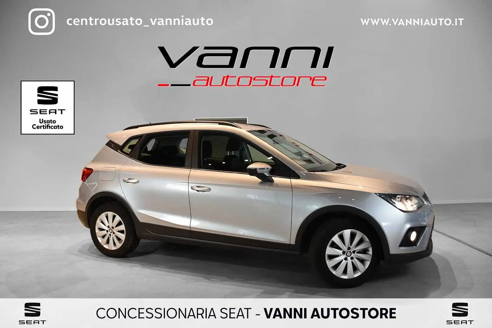 SEAT Arona 1.6 TDI 95 CV Style Silber - 1