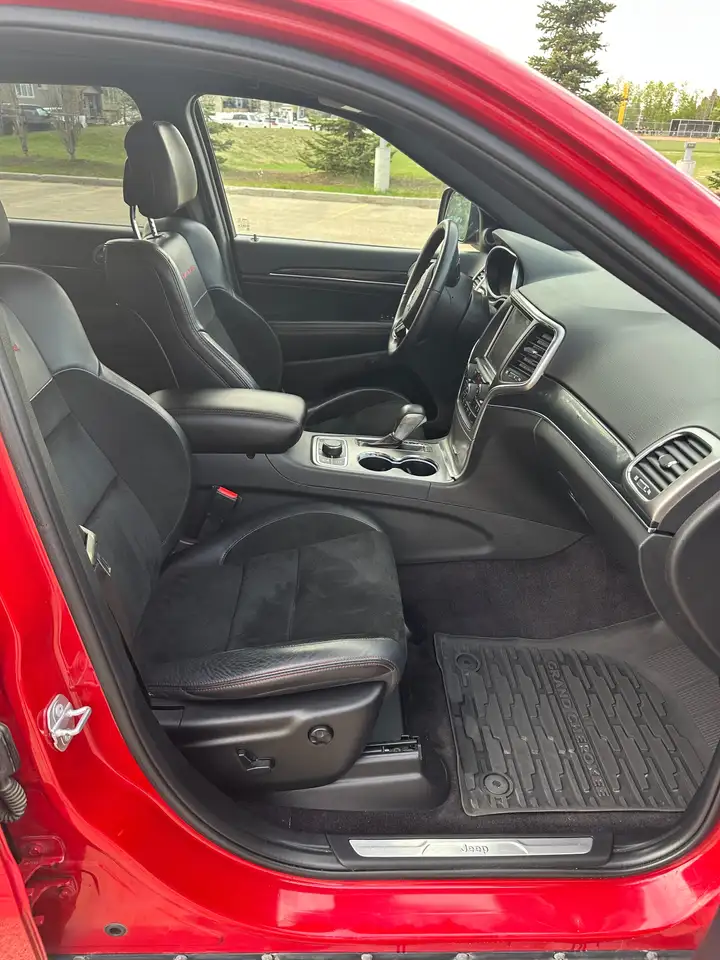Jeep Grand Cherokee снимка Jeep Grand Cherokee