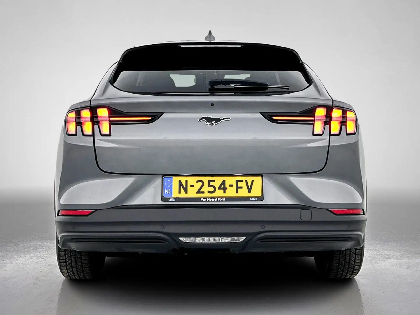 Ford Mustang Mach-E RWD 75 kWh | Adapt. Cruise | Blind Spot Systeem | Grijs - 2