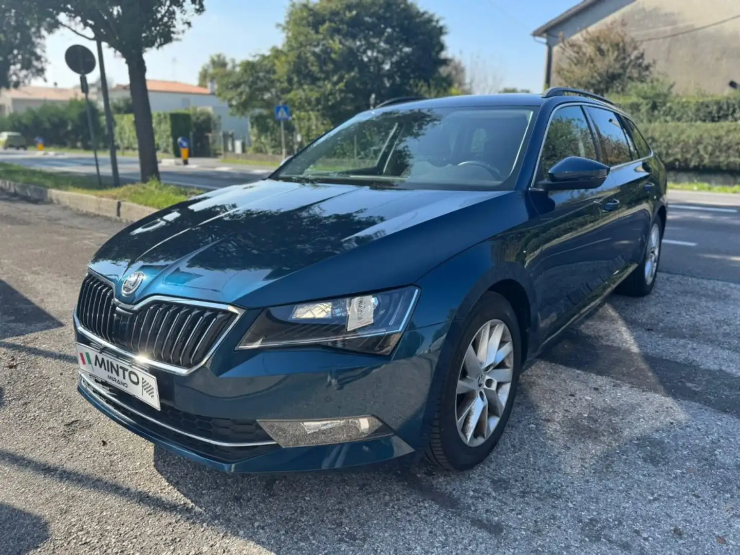 Skoda Superb 2.0 TDI DSG Wagon Executive Bleu - 1