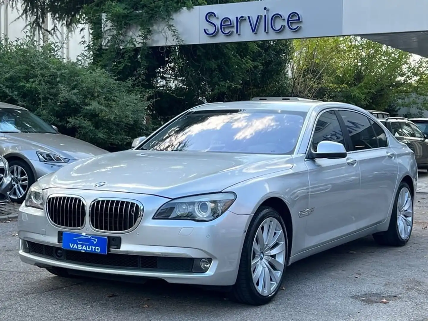 BMW 750 750Li xDrive Eccelsa siva - 2