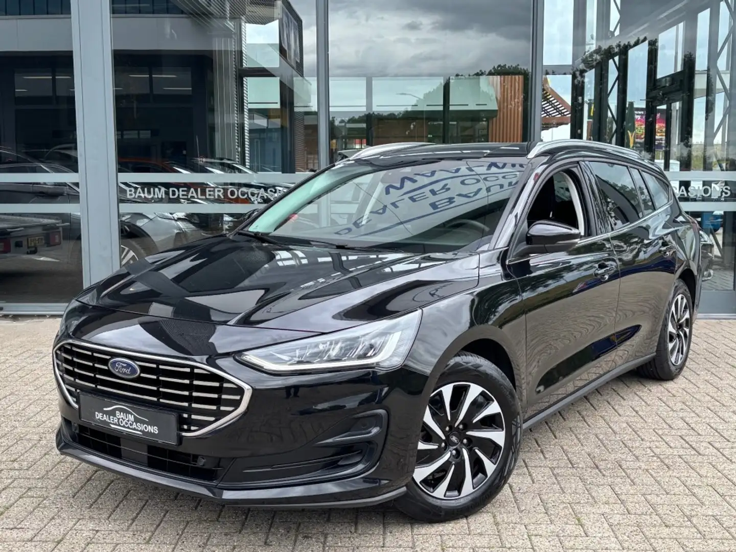 Ford Focus 1.0 EBH 125 PK TITANIUM STYLE NAVI AIRCO/ECC PDC Zwart - 1
