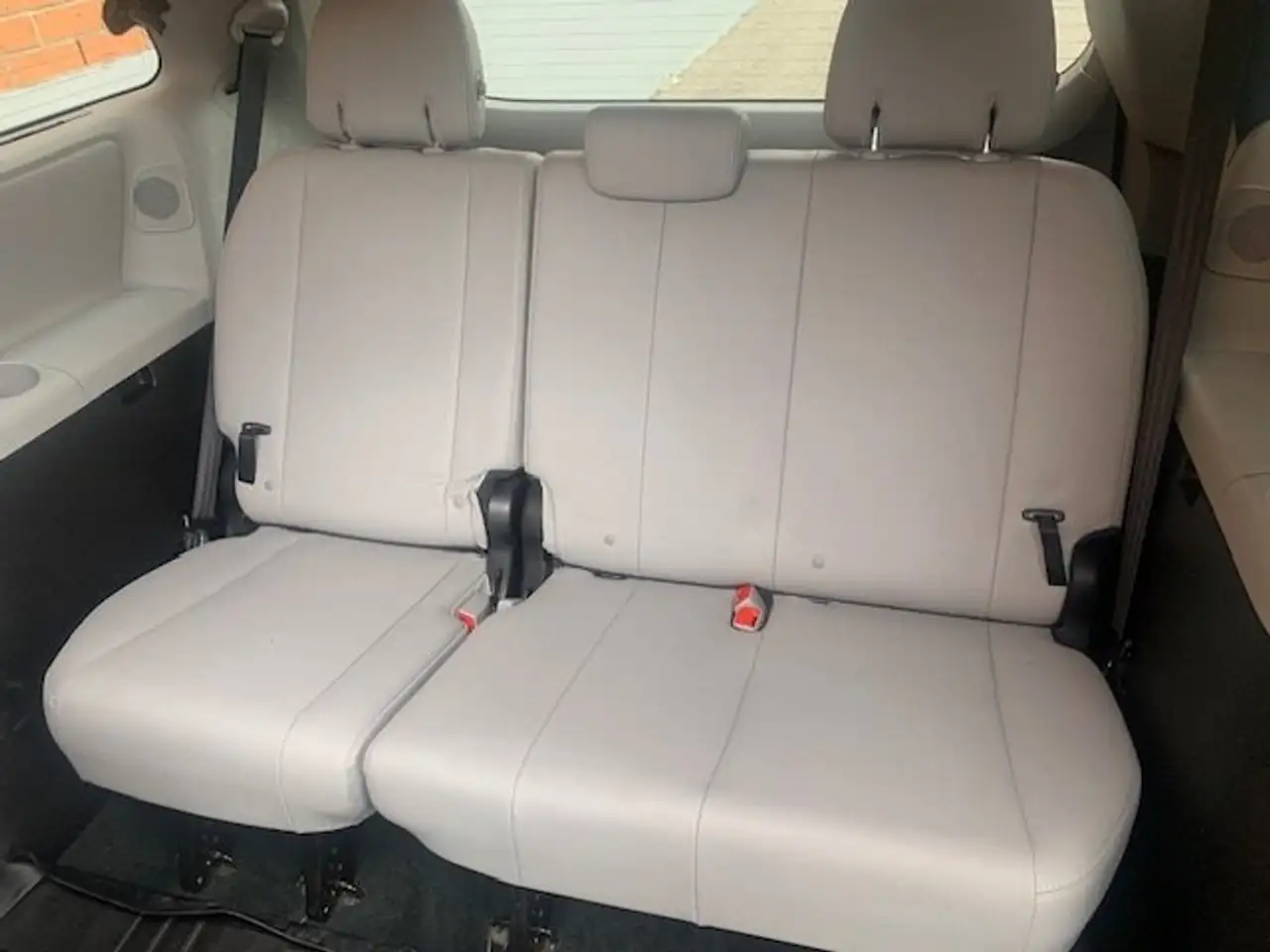Toyota Sienna снимка Toyota Sienna