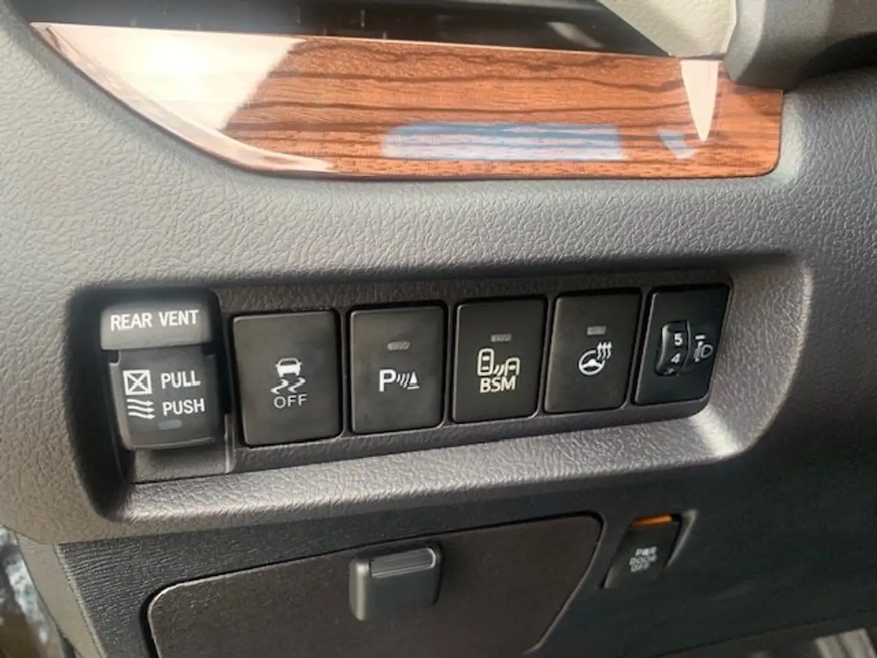 Toyota Sienna снимка Toyota Sienna