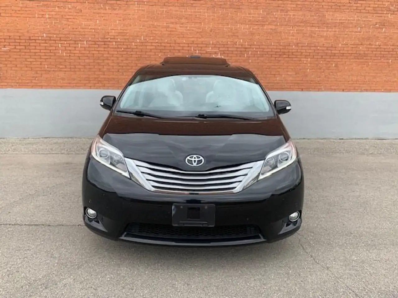 Toyota Sienna снимка Toyota Sienna