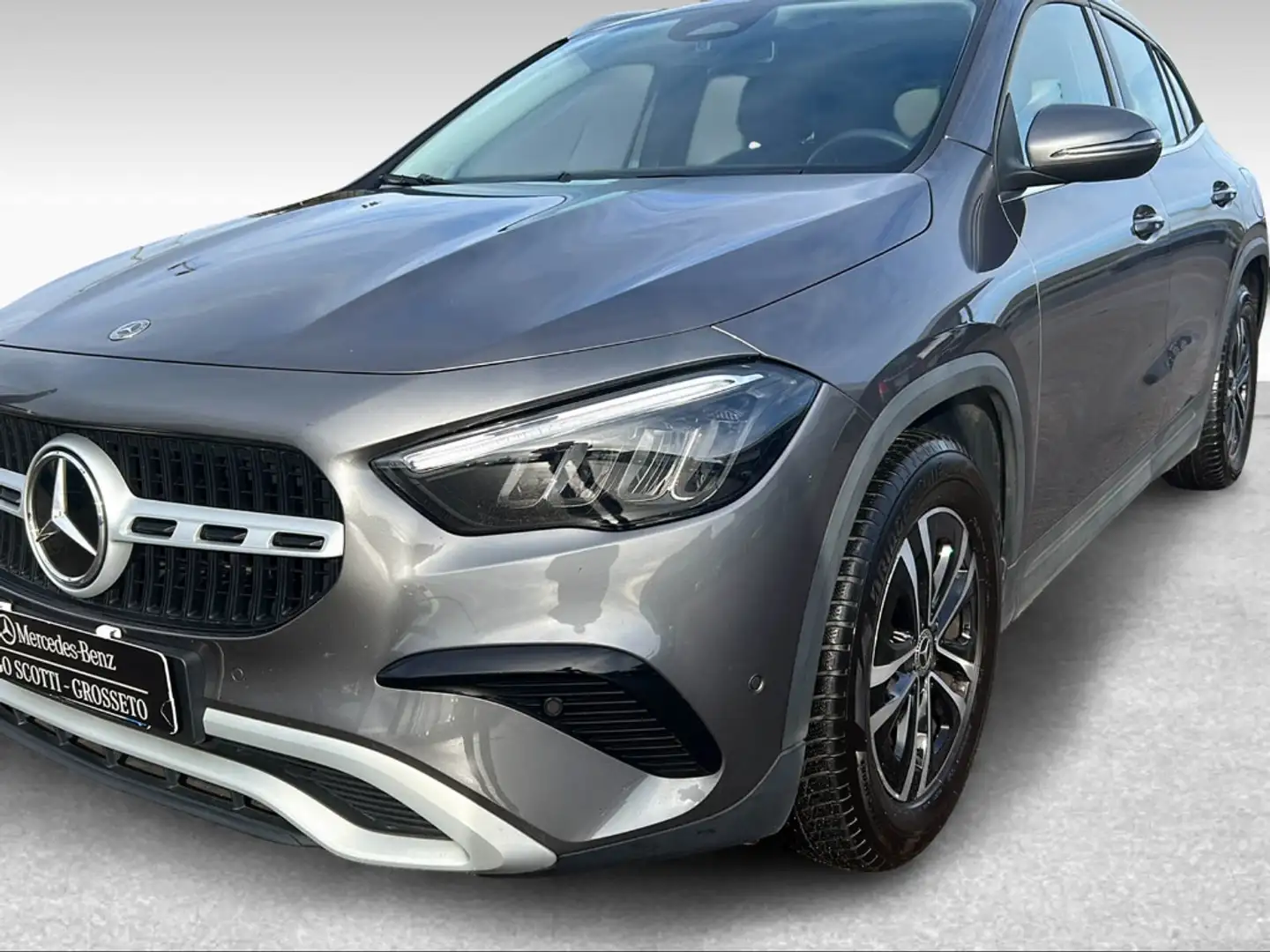 Mercedes-Benz GLA 180 180 d Advanced auto Grigio - 2
