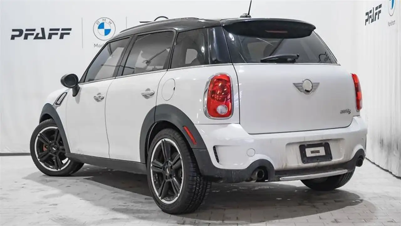 MINI Cooper Countryman снимка MINI Cooper Countryman