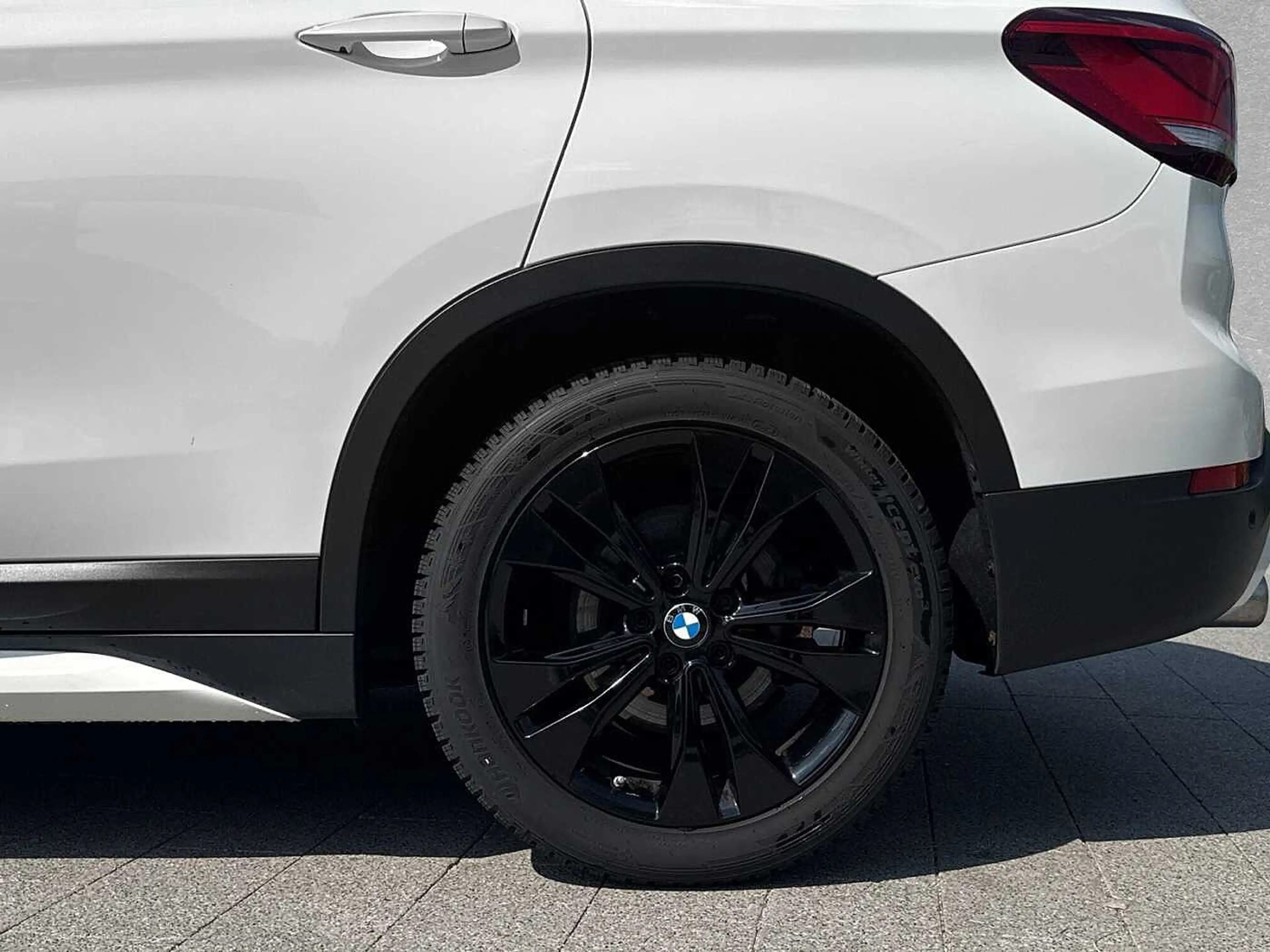 BMW X1 xDrive20d Sport Line Automatik — photo 9