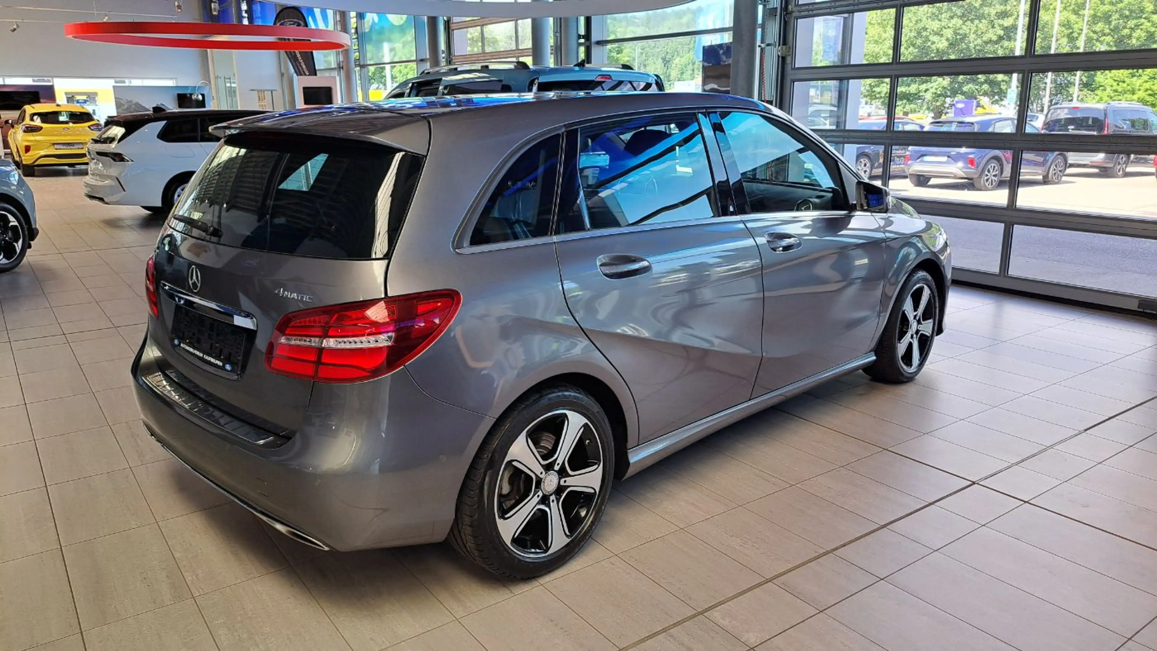 Mercedes-Benz B 220 4Matic Urban AWD LED Navi Pano SHZ Kam. — photo 7