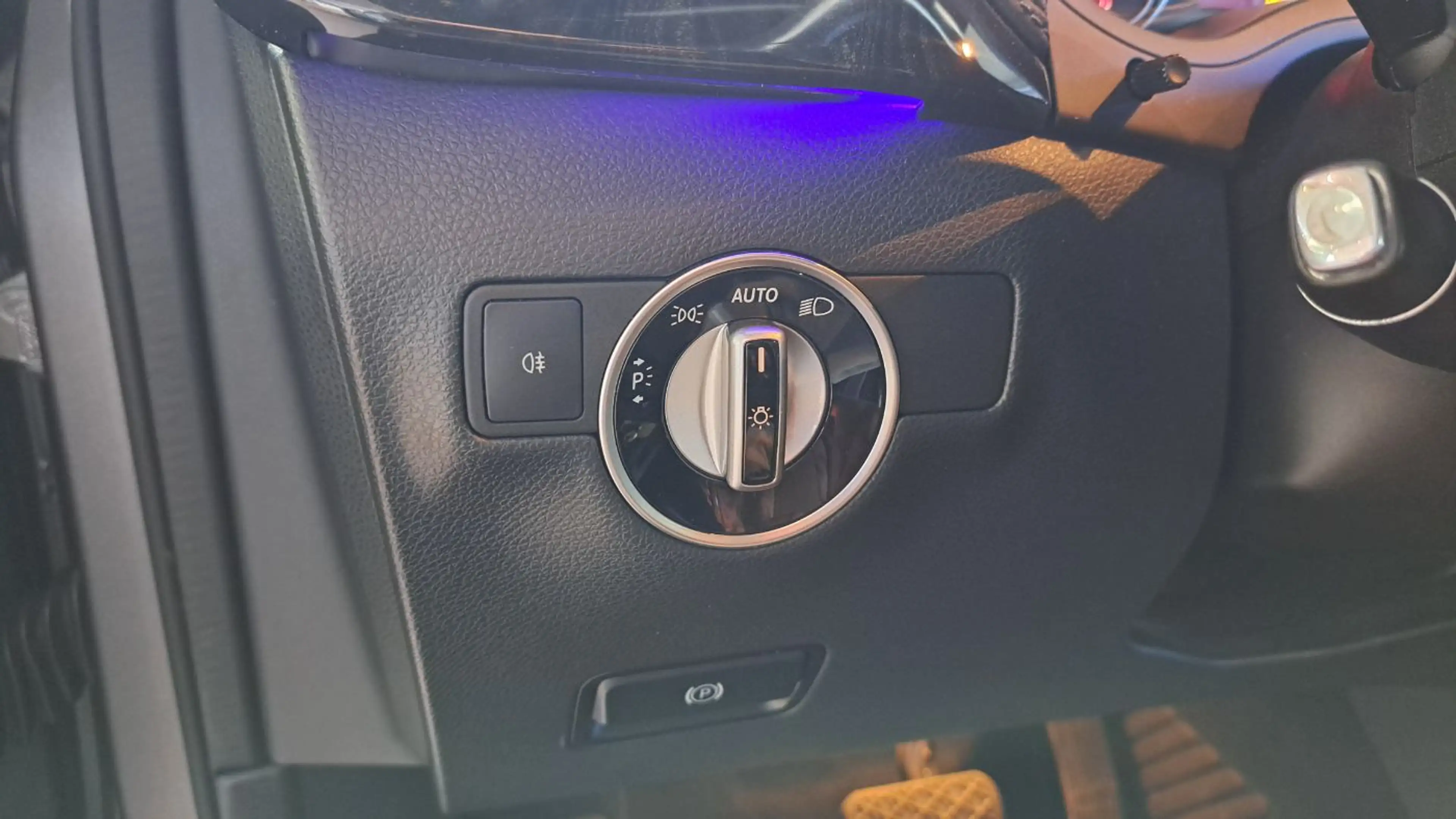 Mercedes-Benz B 220 4Matic Urban AWD LED Navi Pano SHZ Kam. — photo 23