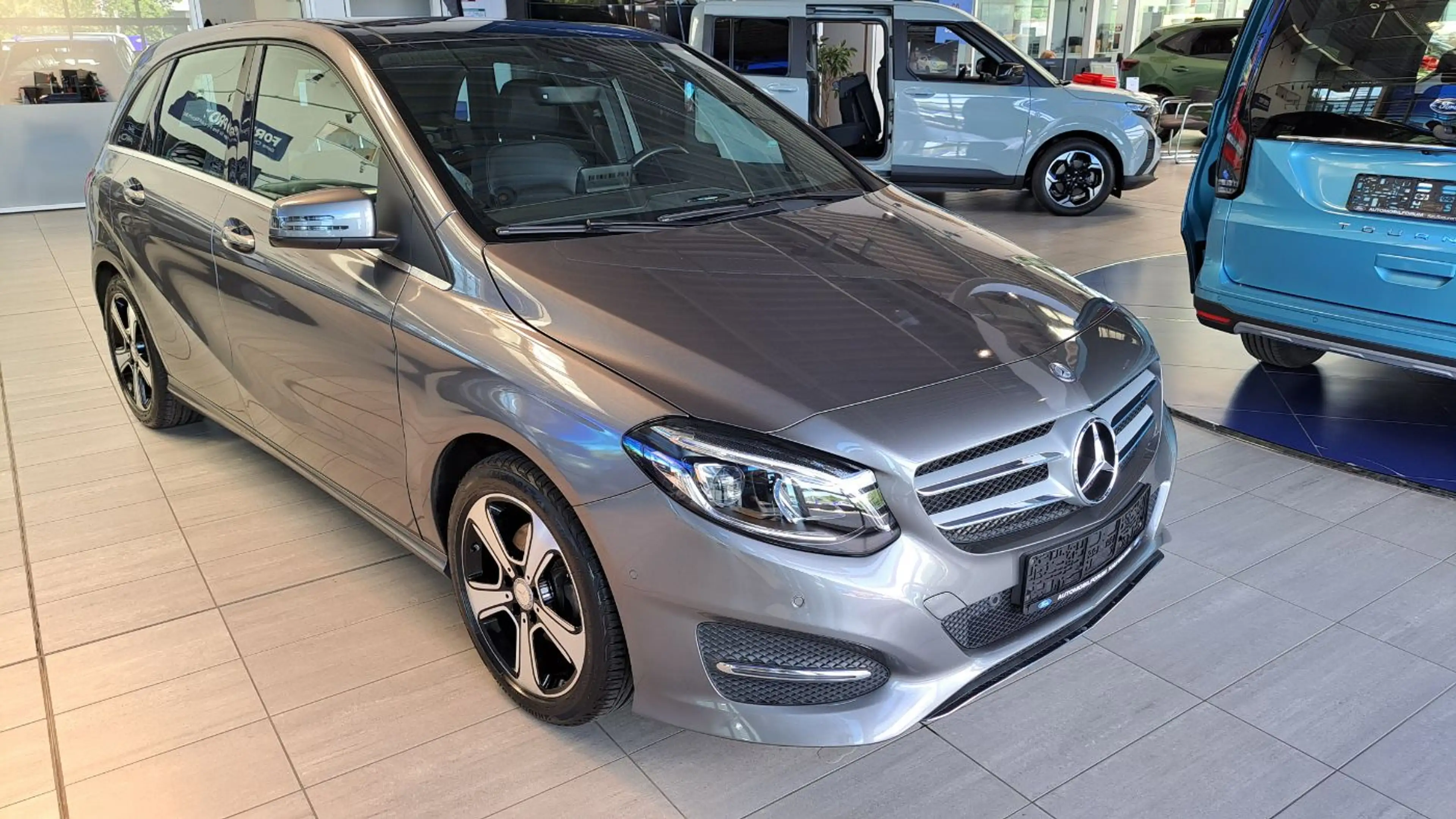 Mercedes-Benz B 220 4Matic Urban AWD LED Navi Pano SHZ Kam. — photo 4