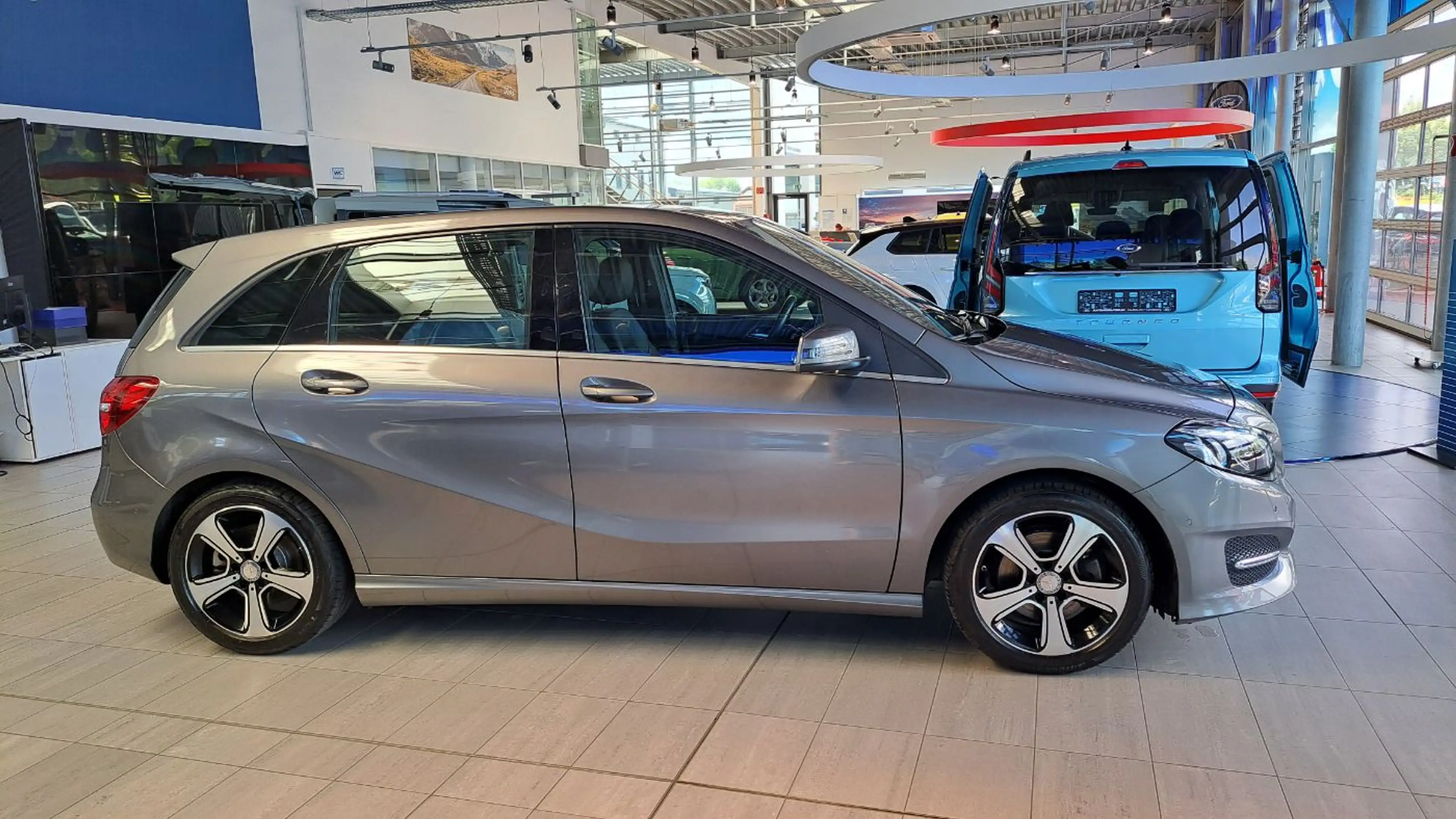 Mercedes-Benz B 220 4Matic Urban AWD LED Navi Pano SHZ Kam. — photo 5