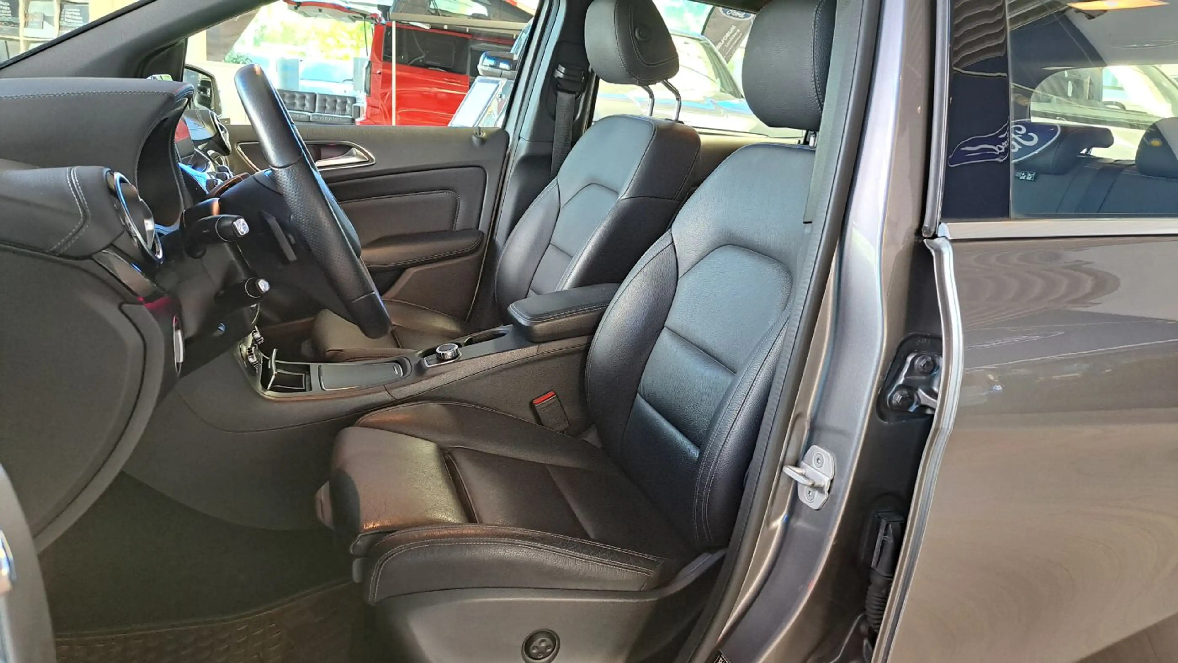 Mercedes-Benz B 220 4Matic Urban AWD LED Navi Pano SHZ Kam. — photo 12