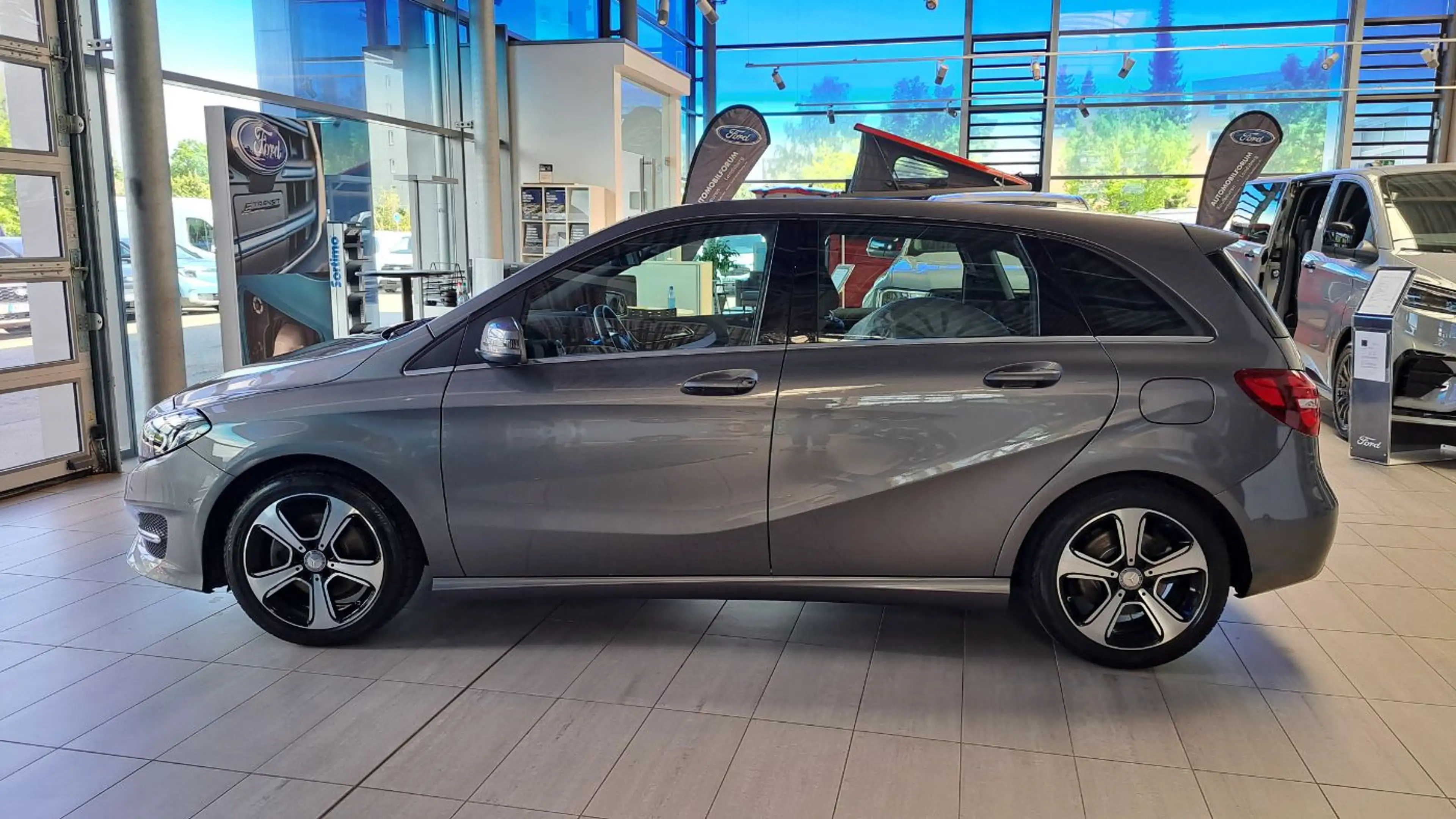 Mercedes-Benz B 220 4Matic Urban AWD LED Navi Pano SHZ Kam. — photo 10