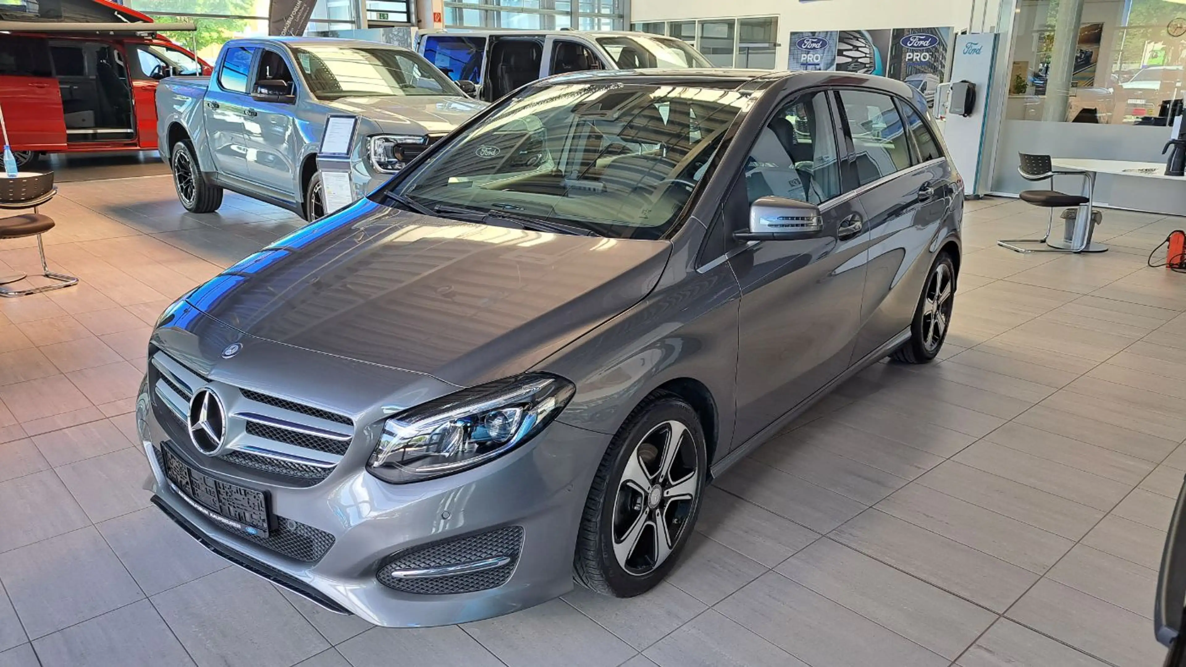 Mercedes-Benz B 220 4Matic Urban AWD LED Navi Pano SHZ Kam. — photo 2
