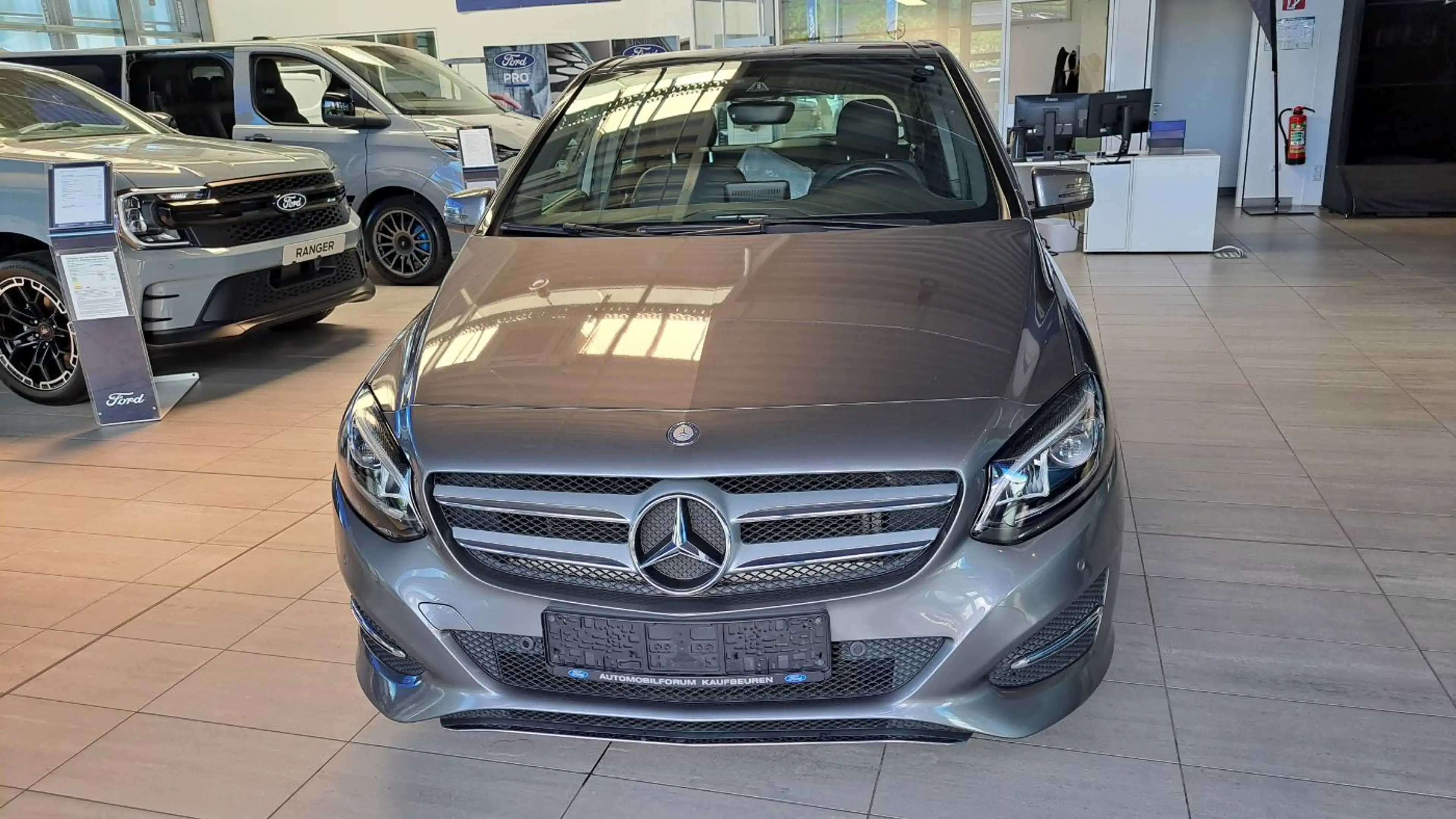 Mercedes-Benz B 220 4Matic Urban AWD LED Navi Pano SHZ Kam. — photo 3