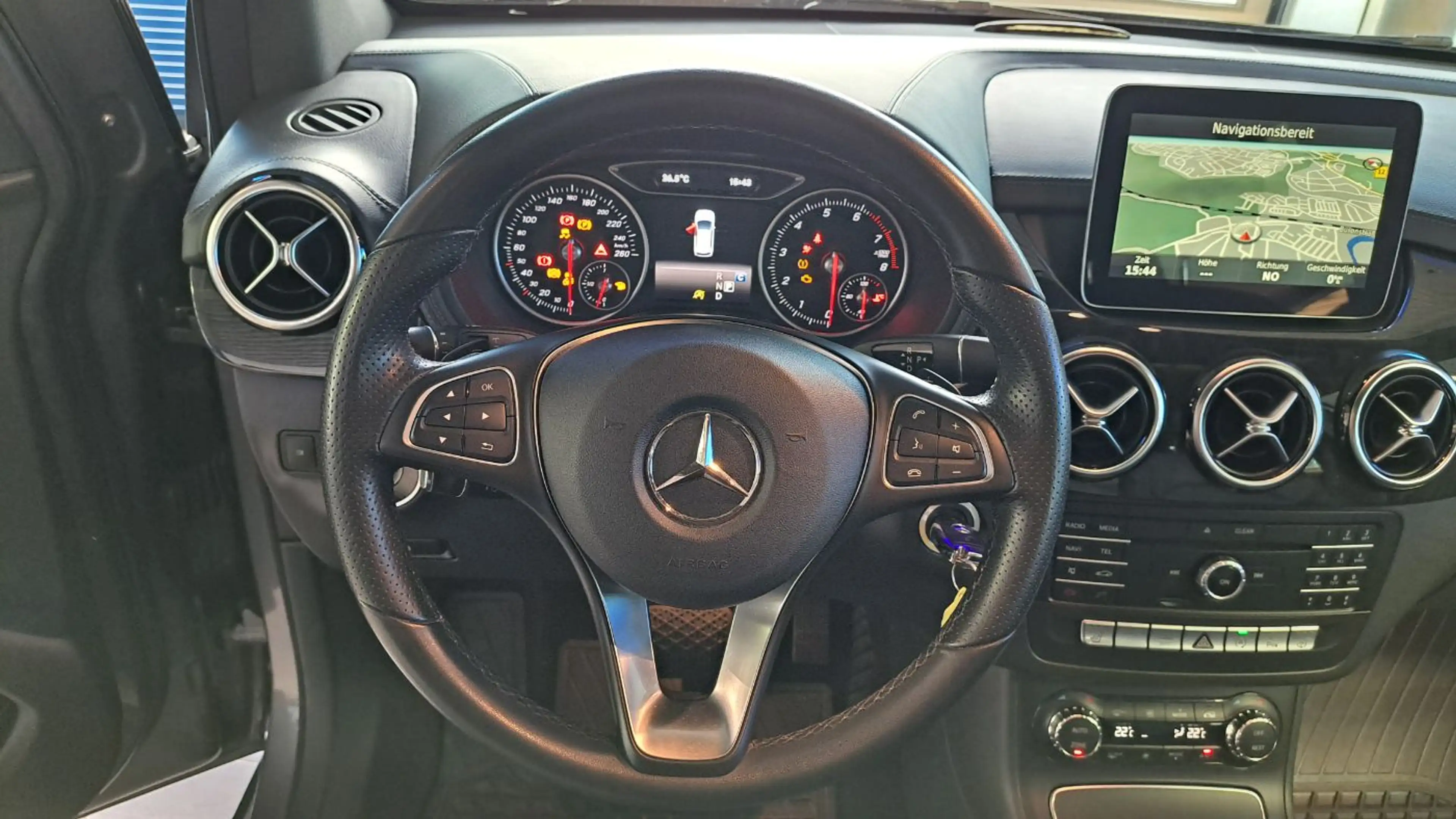 Mercedes-Benz B 220 4Matic Urban AWD LED Navi Pano SHZ Kam. — photo 16