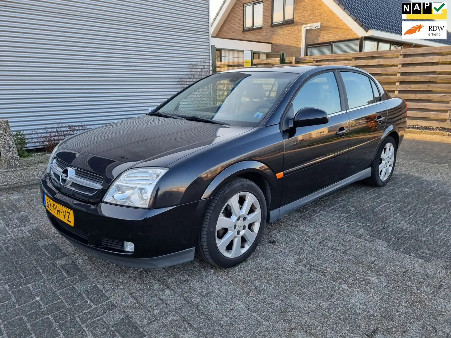 Opel Vectra 2.2-16V Elegance Navigator NAV.+ Clima Bj:2004 NAP Чёрный - 1