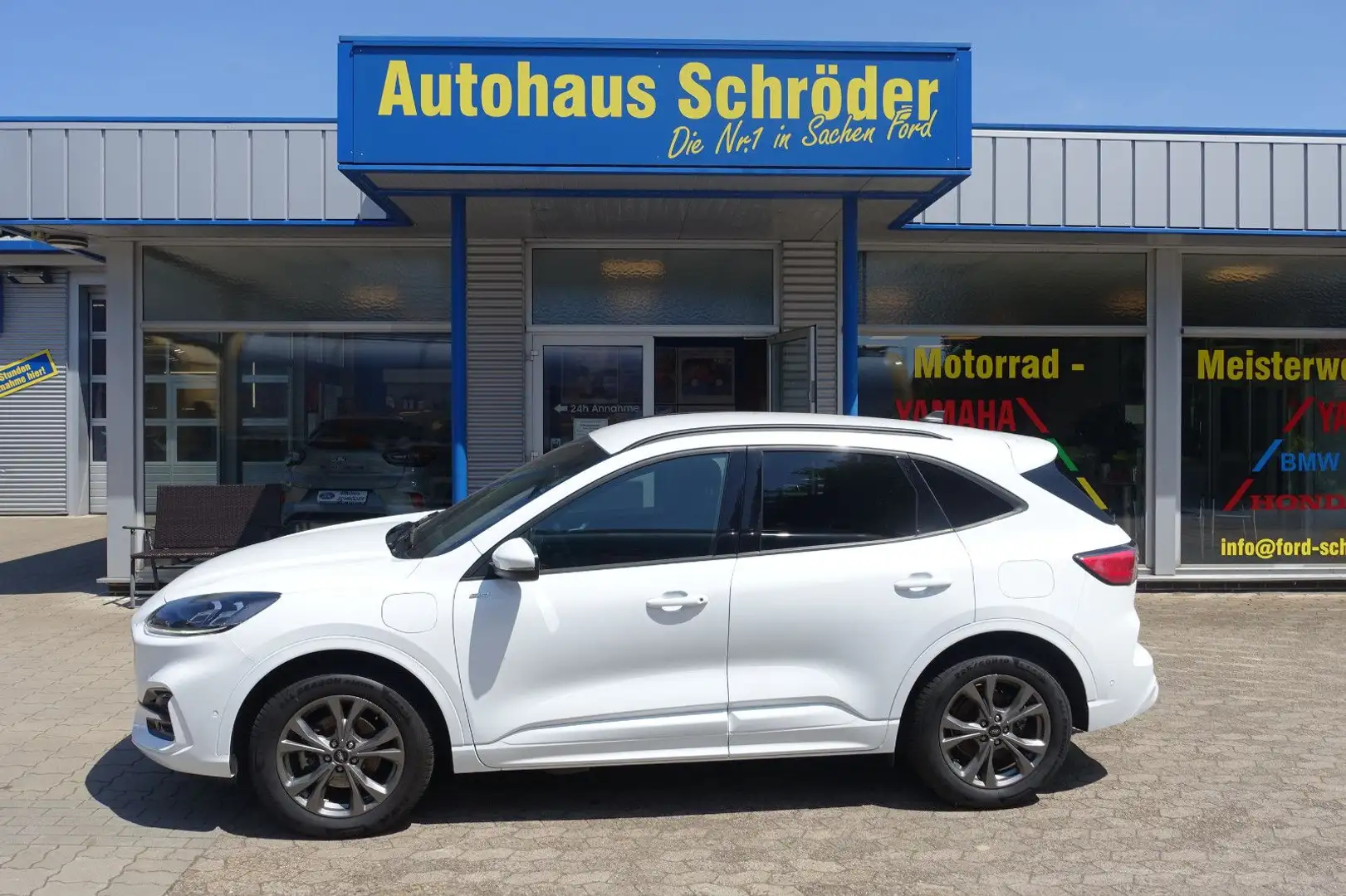 Ford Kuga Plug-In Hybrid ST-Line X - 2,5PHEV / AHK Weiß - 1