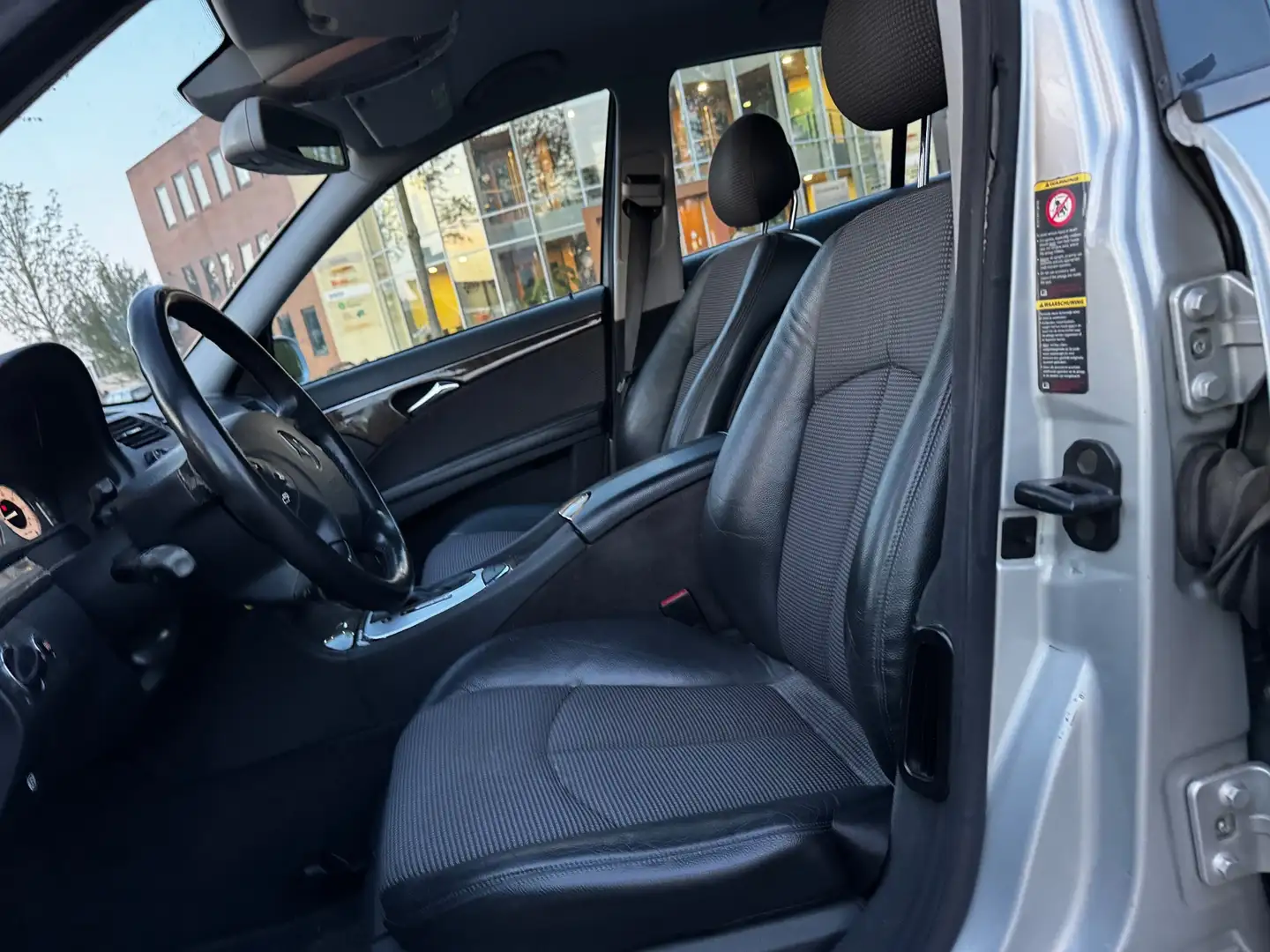 Mercedes-Benz E 240 Avantgarde|AUT|NAVI||PSENSOR|CRUISE|INRUILKOOPIE Grau - 2