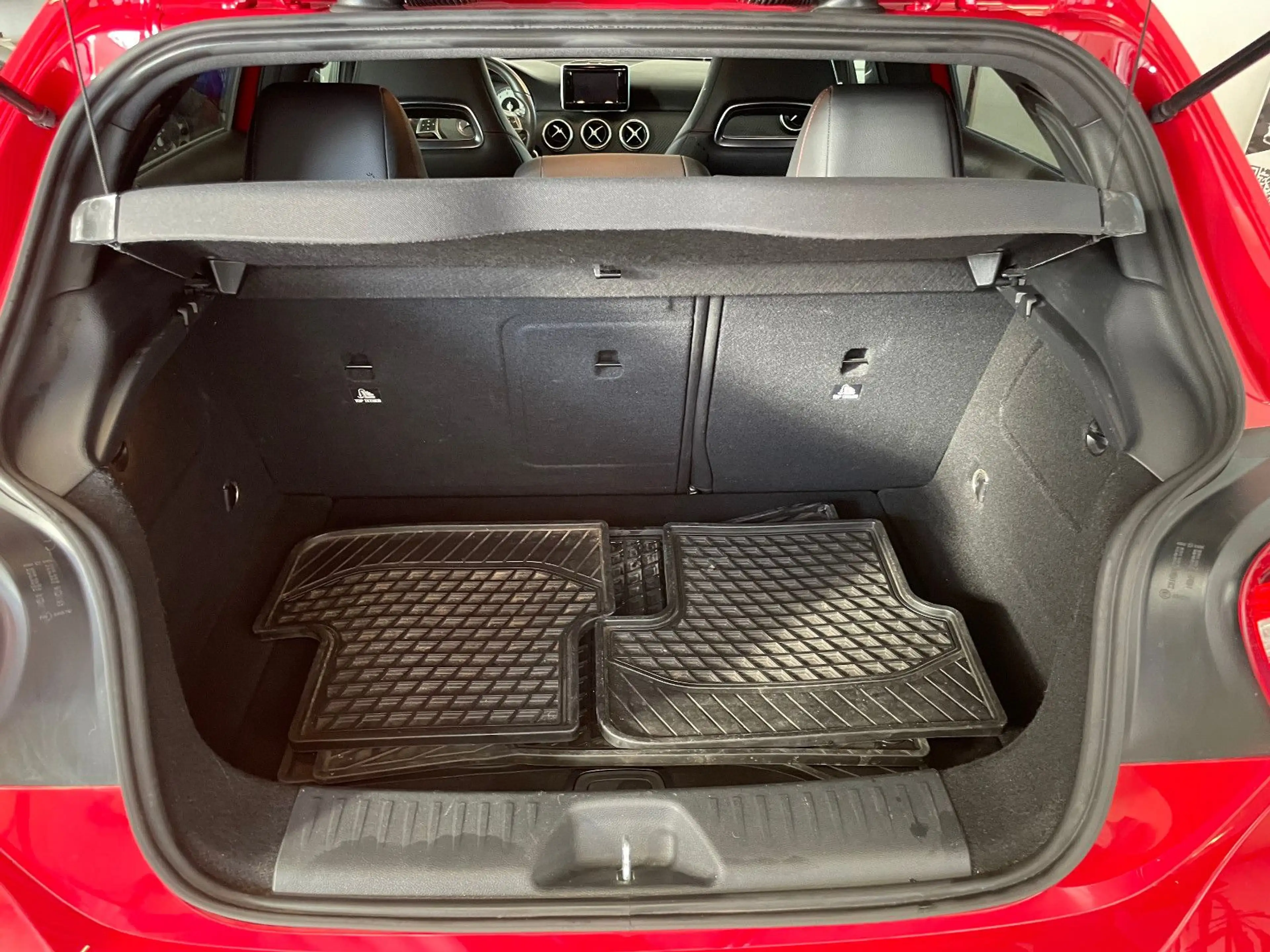 Mercedes-Benz A 180 AMG Style — photo 6