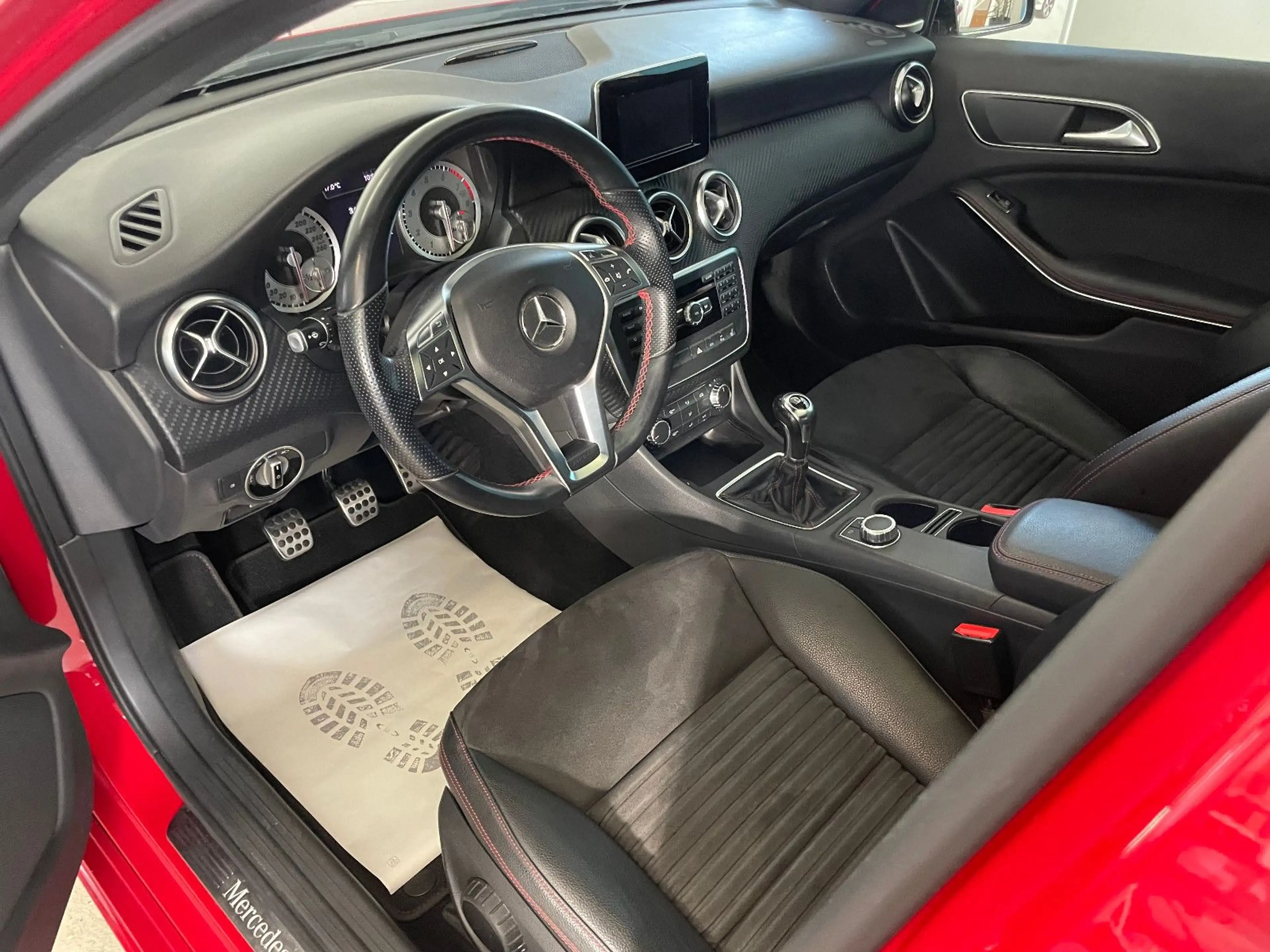 Mercedes-Benz A 180 AMG Style — photo 4