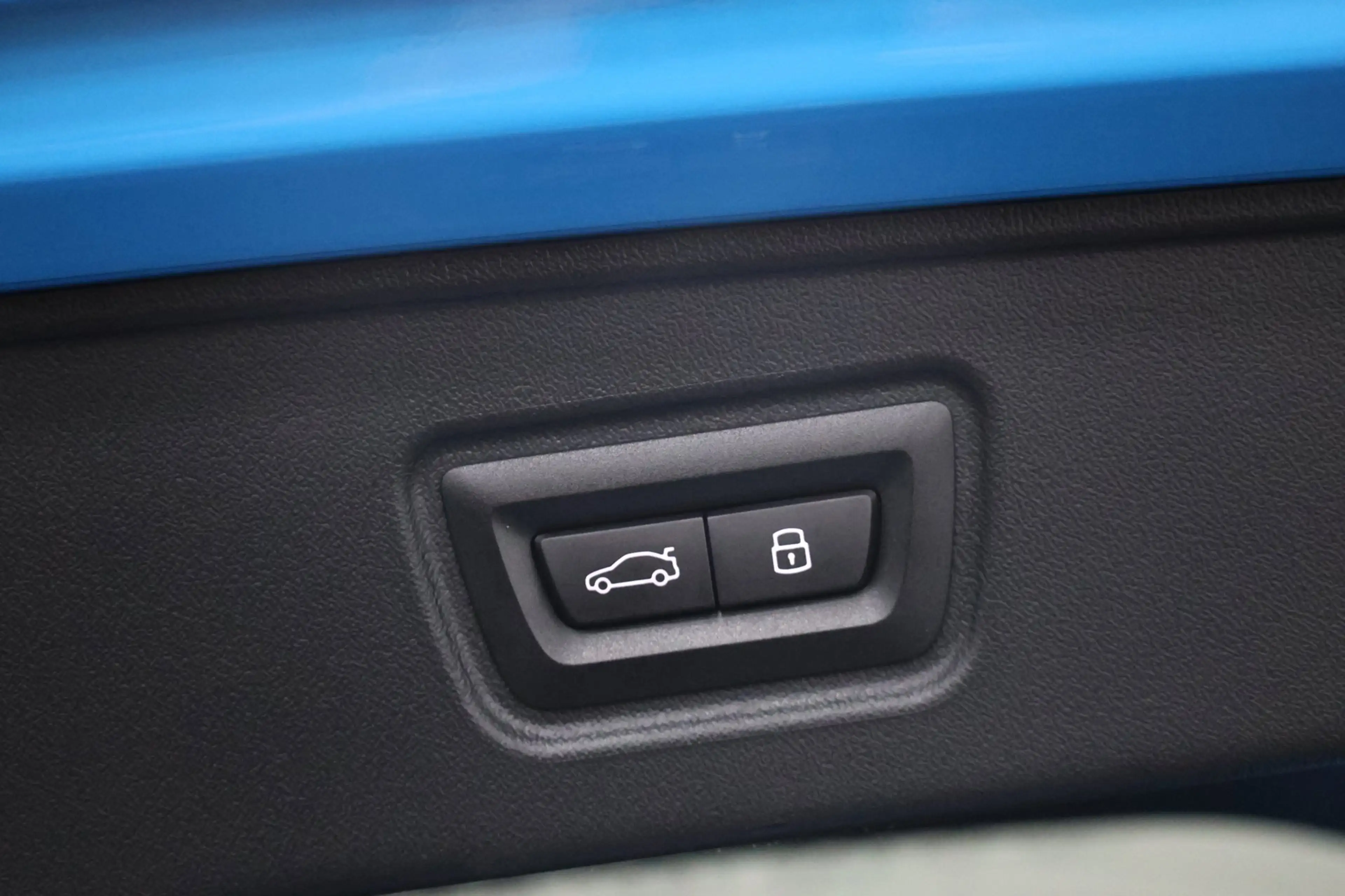 BMW M5 5-serie Touring INDIVIDUAL RIVIERA BLUE/M DRIVERS — photo 31