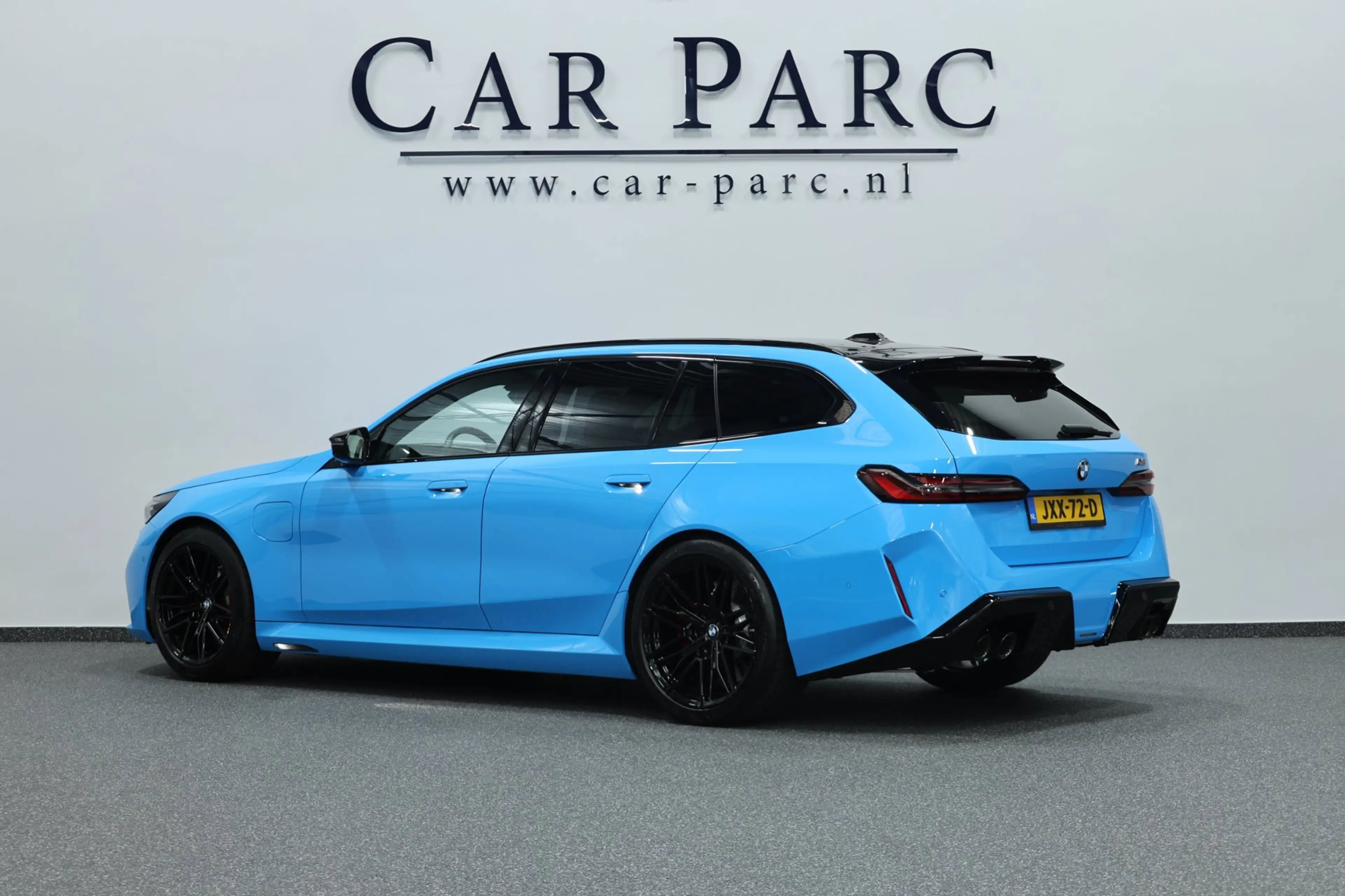 BMW M5 5-serie Touring INDIVIDUAL RIVIERA BLUE/M DRIVERS — photo 8