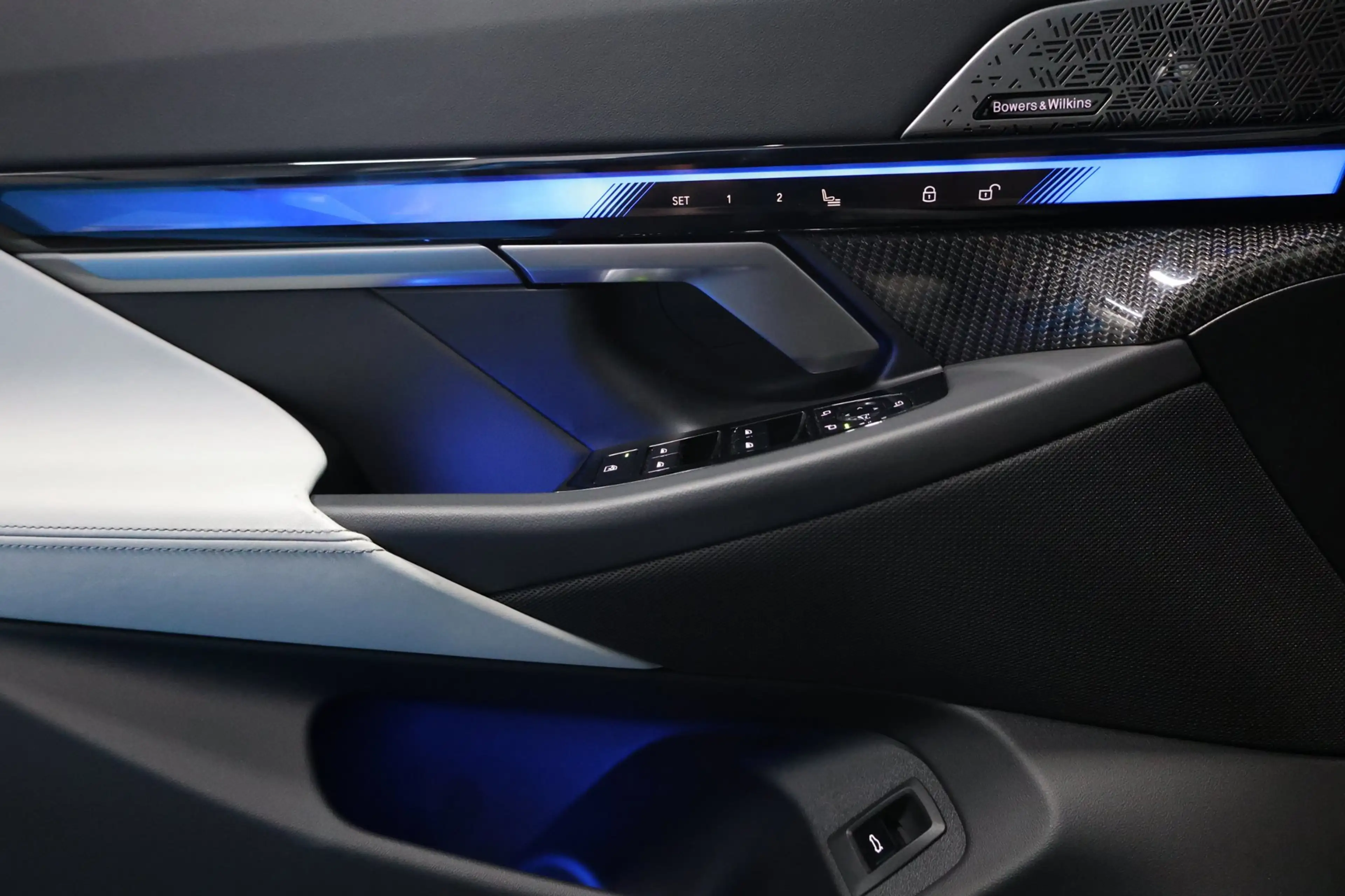 BMW M5 5-serie Touring INDIVIDUAL RIVIERA BLUE/M DRIVERS — photo 14
