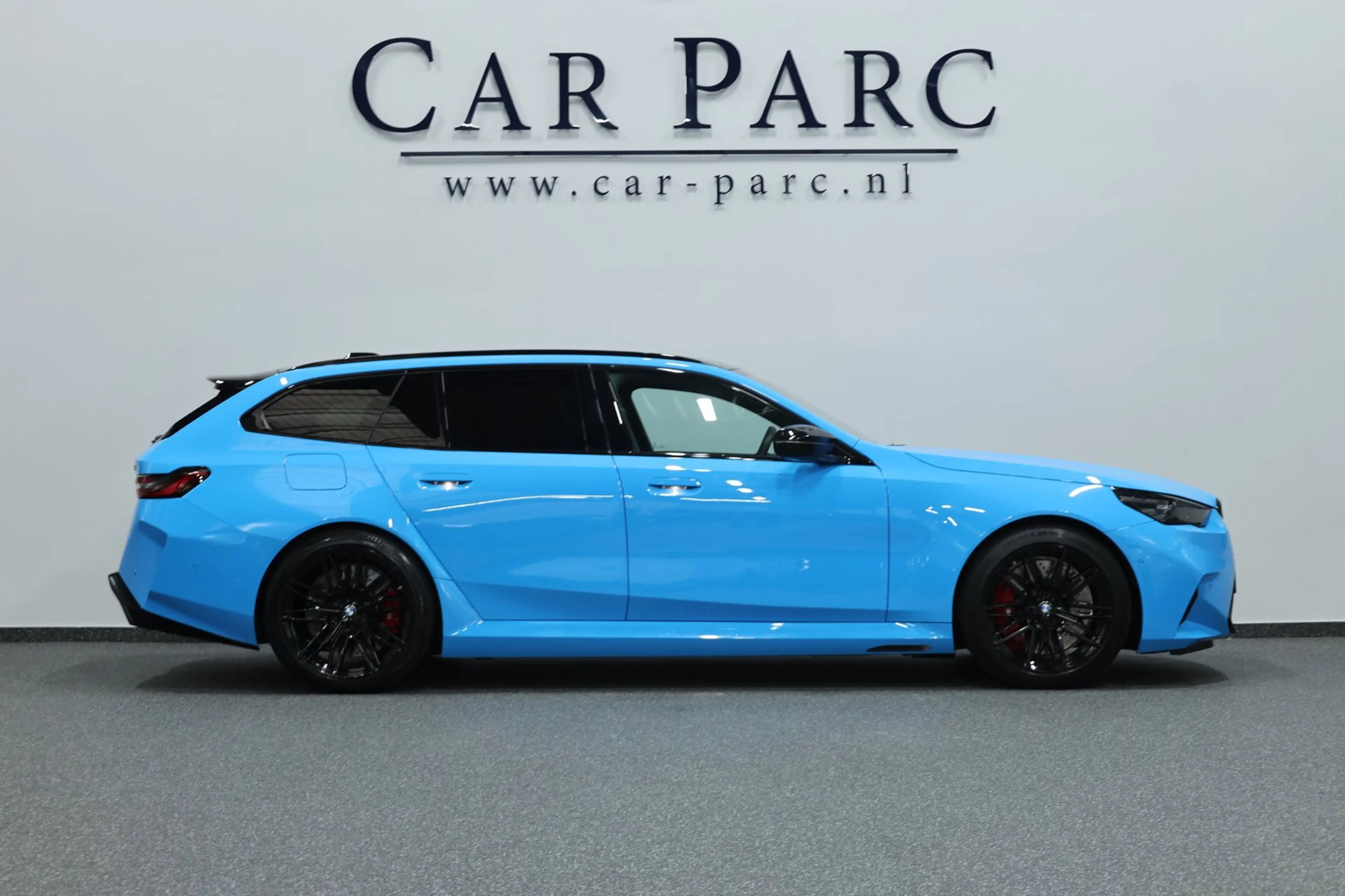 BMW M5 5-serie Touring INDIVIDUAL RIVIERA BLUE/M DRIVERS — photo 4