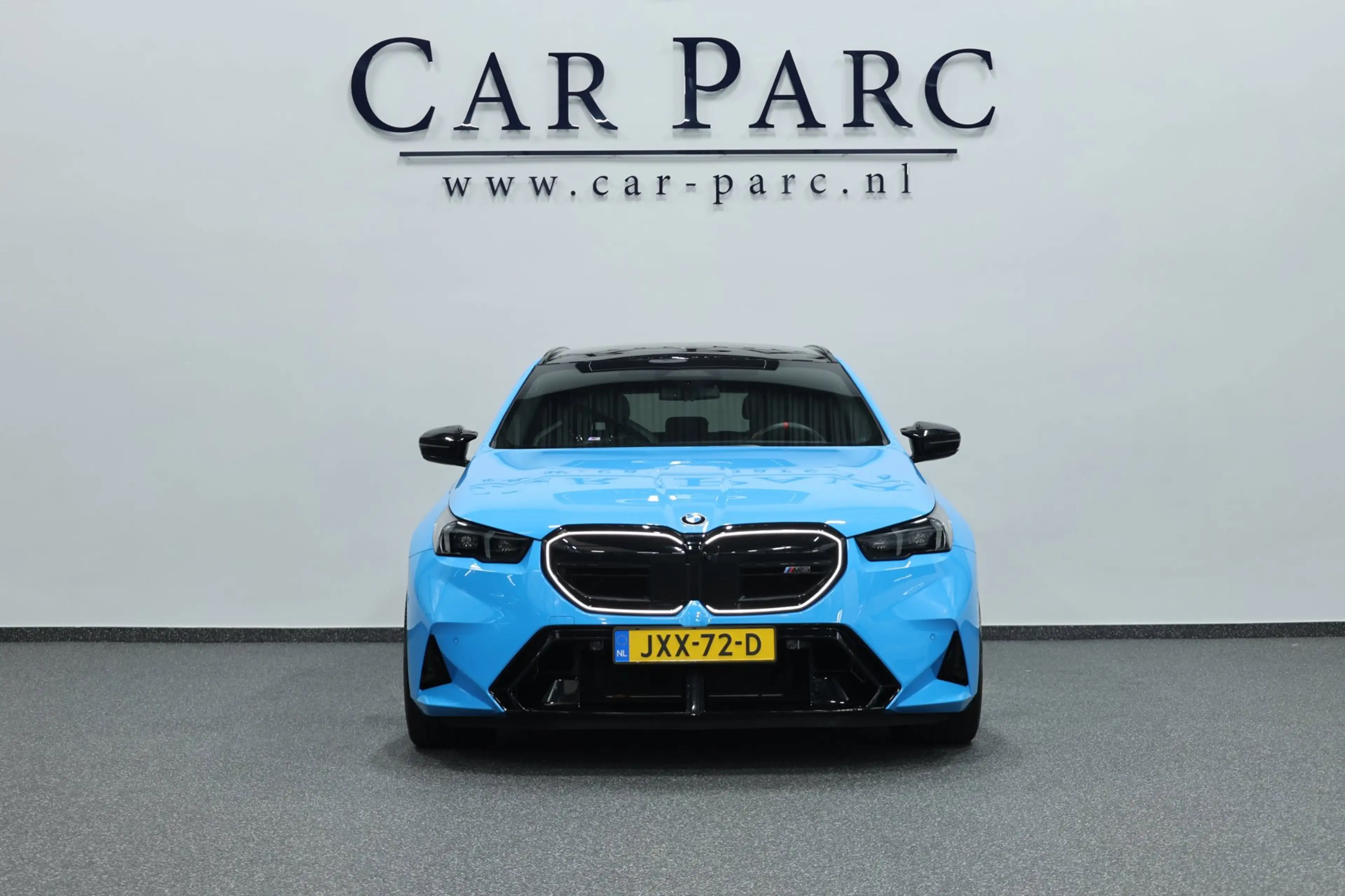 BMW M5 5-serie Touring INDIVIDUAL RIVIERA BLUE/M DRIVERS — photo 3
