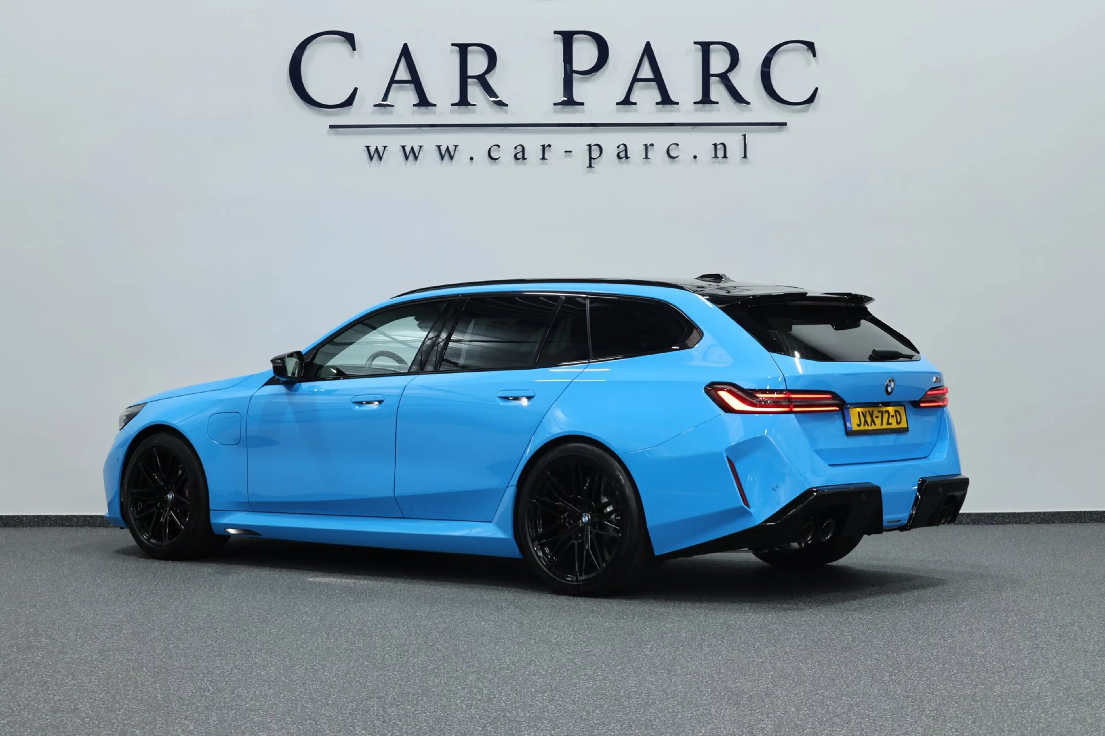 BMW M5 5-serie Touring INDIVIDUAL RIVIERA BLUE/M DRIVERS — photo 7