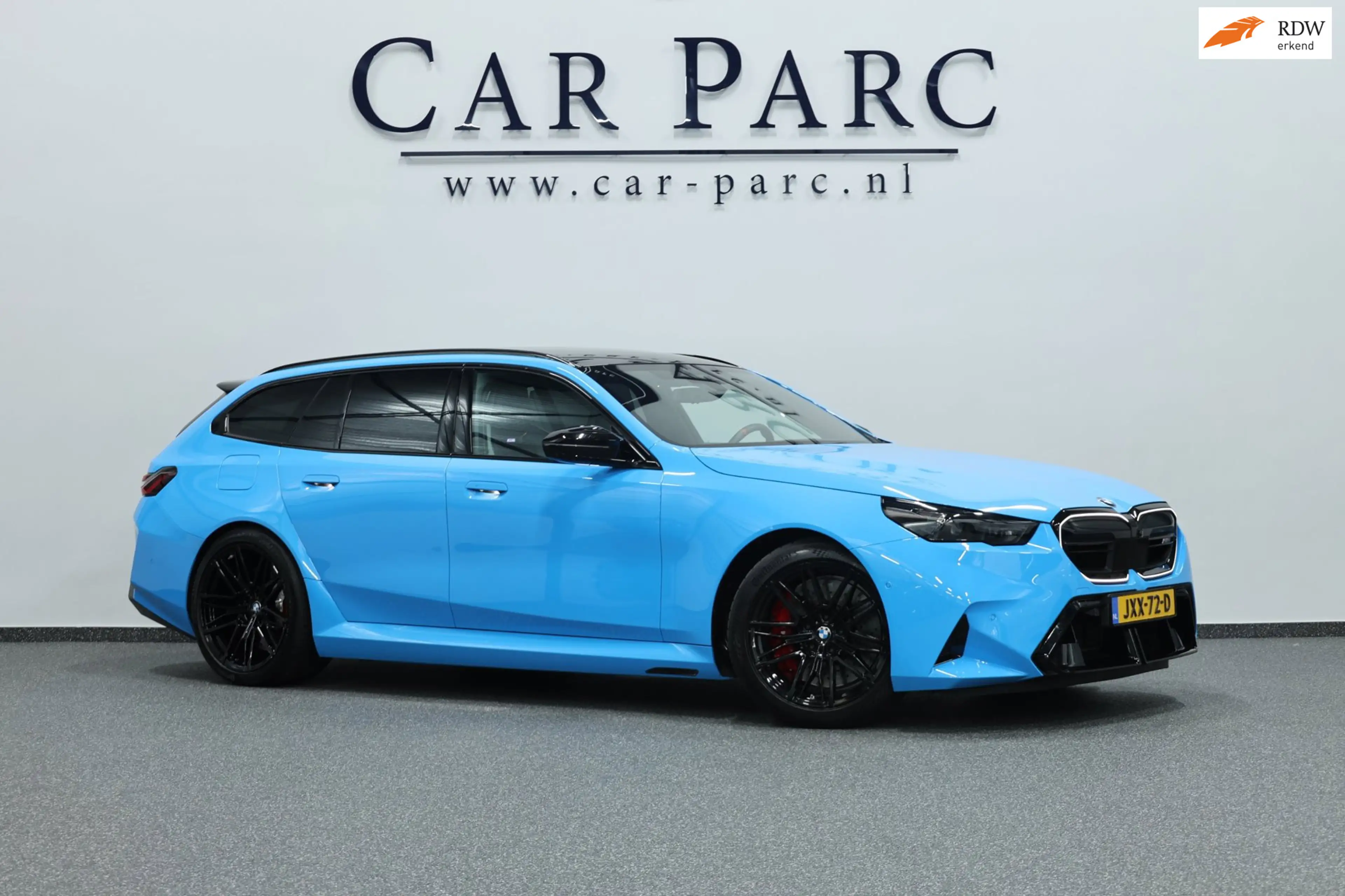 BMW M5 5-serie Touring INDIVIDUAL RIVIERA BLUE/M DRIVERS