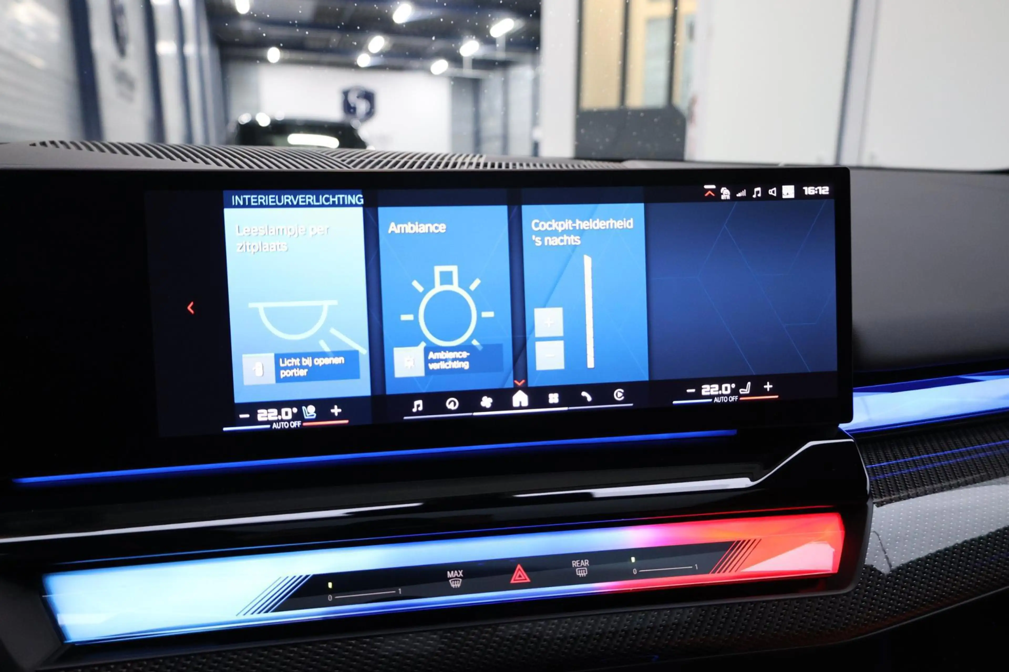 BMW M5 5-serie Touring INDIVIDUAL RIVIERA BLUE/M DRIVERS — photo 25
